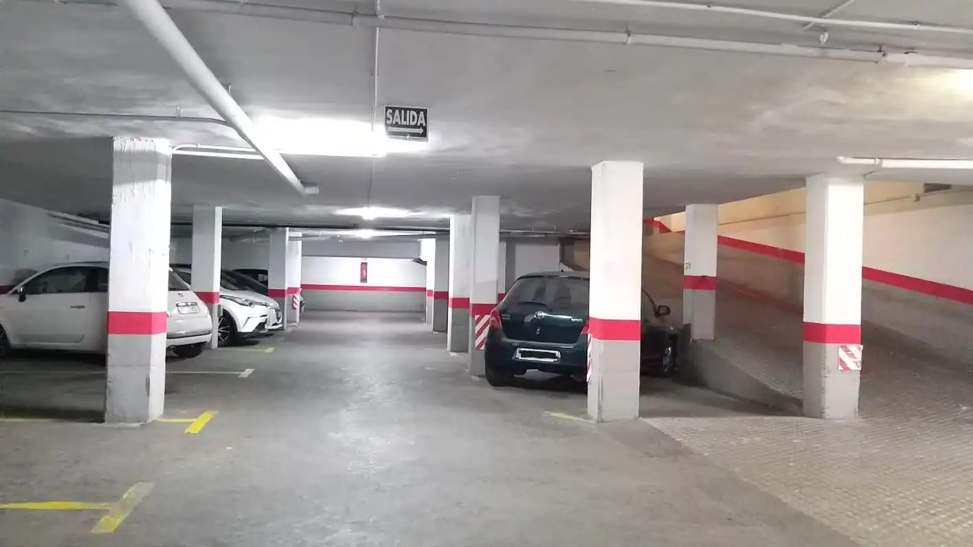 Parkplatz von Garage zur Miete in Granada