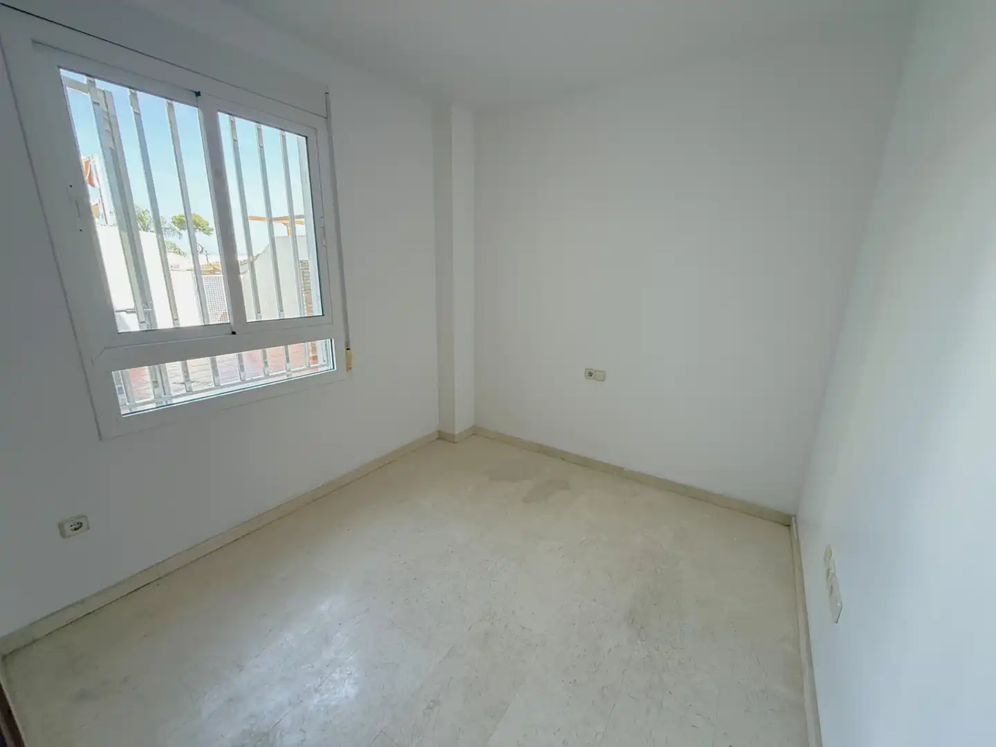 Habitación de Casa adosada en venta en Torrent con Terraza, Trastero y Piscina comunitaria