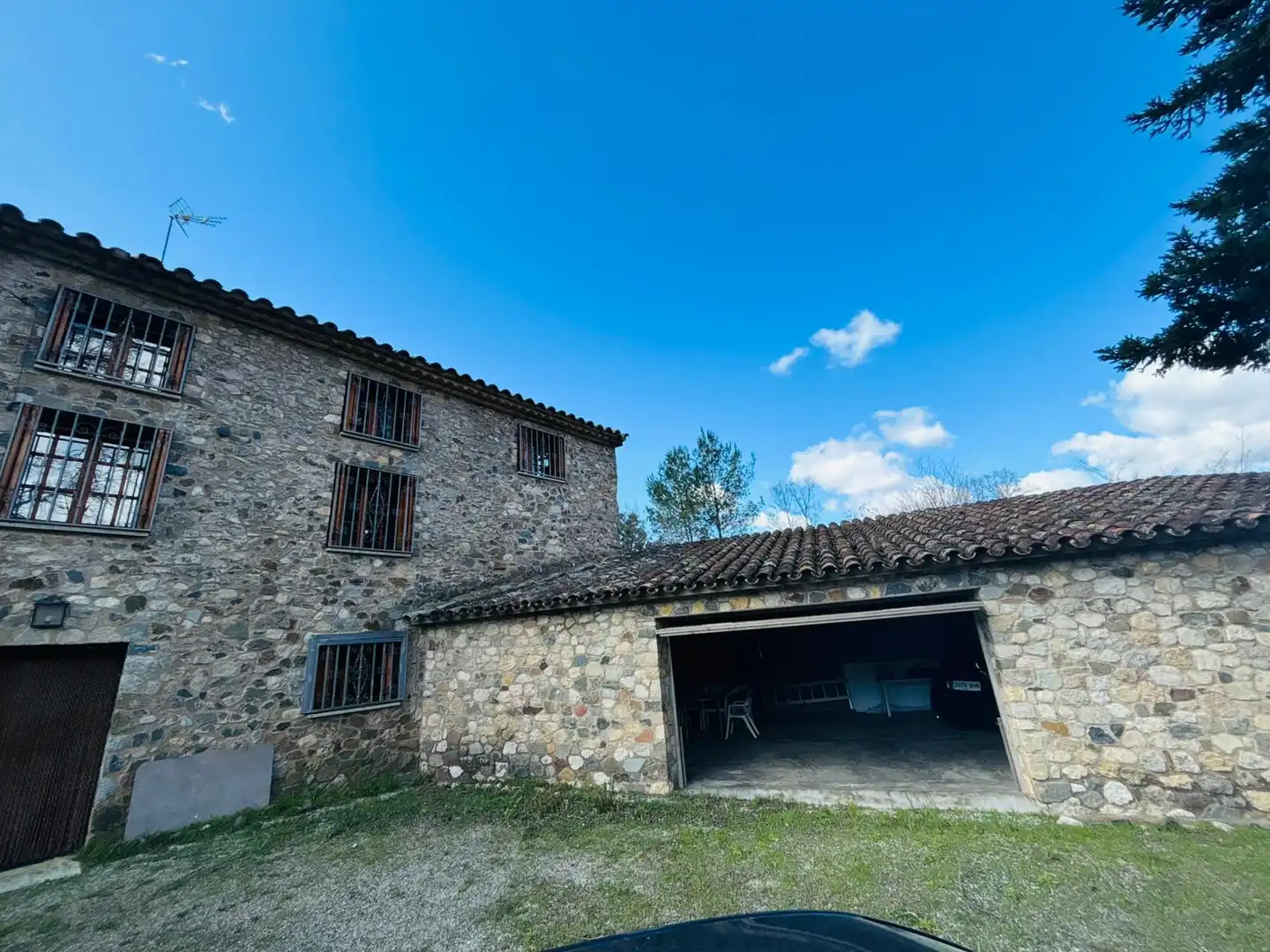 Vista exterior de Finca rústica en venda en Cornudella de Montsant amb Aire condicionat, Jardí privat i Moblat