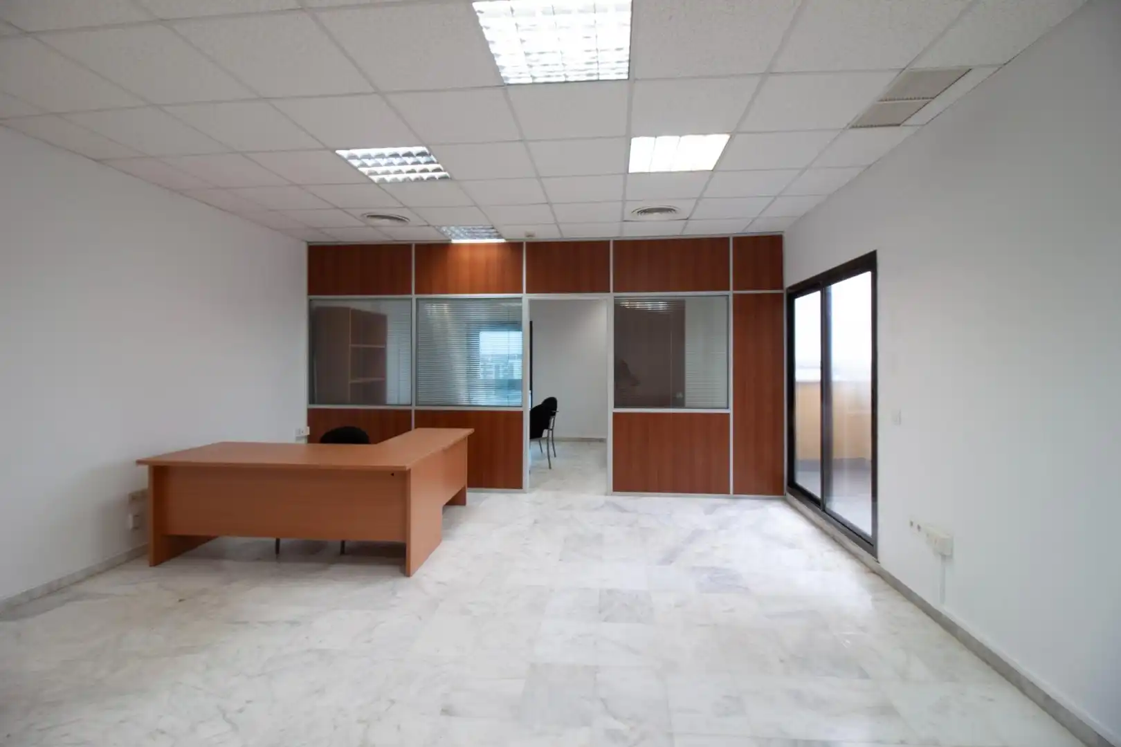 Büro zur Miete in Mairena del Aljarafe mit Klimaanlage und Terrasse