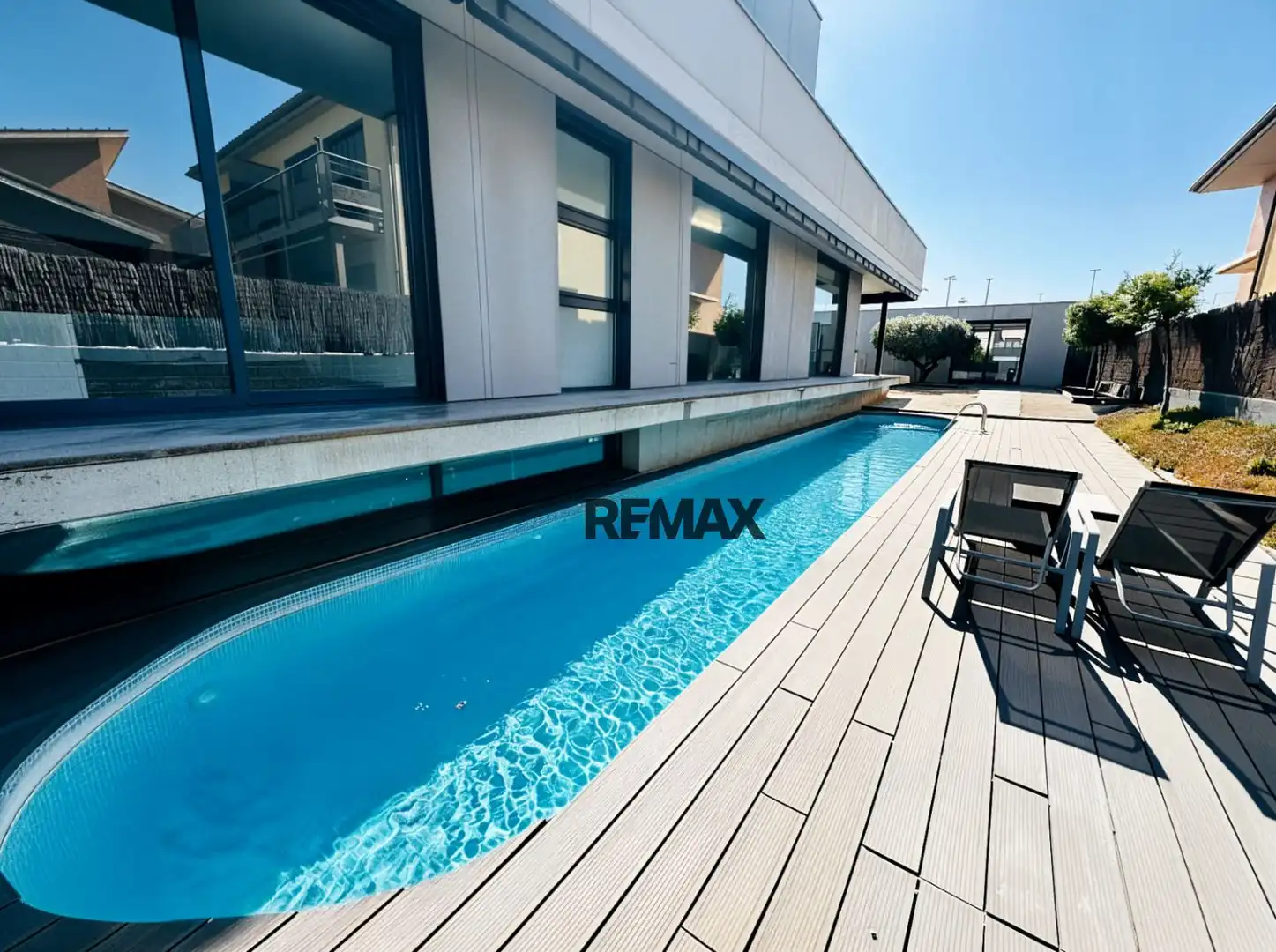 Piscina de Casa o xalet en venda en Porqueres amb Jardí privat, Terrassa i Traster