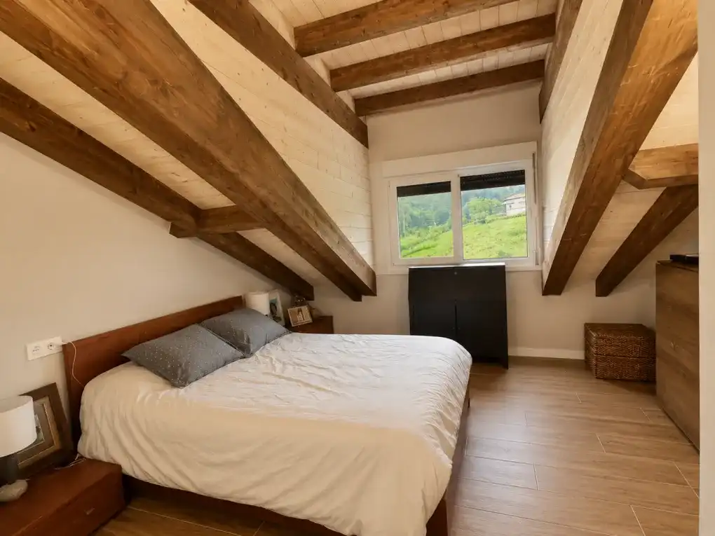 Dormitori de Casa adosada en venda en Caravia amb Calefacció, Jardí privat i Terrassa