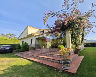 Jardí de Casa o xalet de lloguer en Nigrán amb Piscina