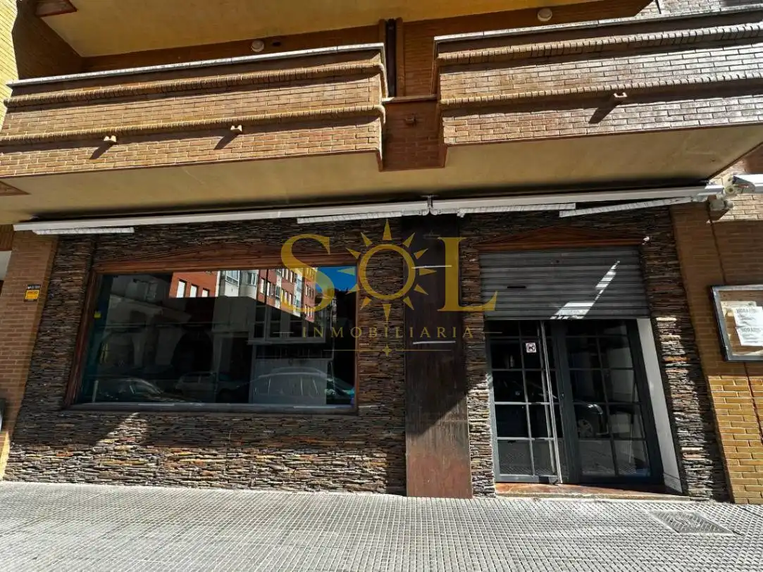 Local commercial à louer à Calle Virgen del Camino