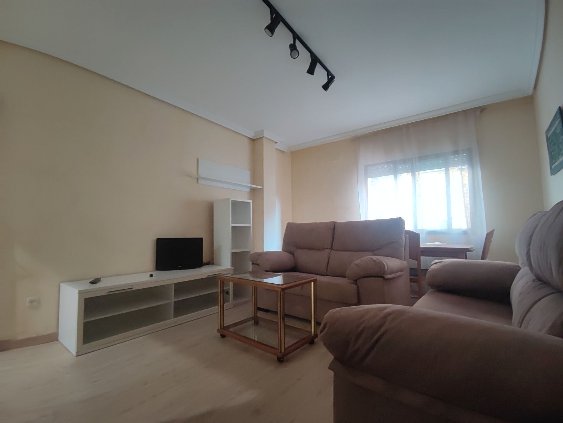 Sala de estar de Apartamento de alquiler en Ciudad Real Capital con Aire acondicionado, Calefacción y Amueblado