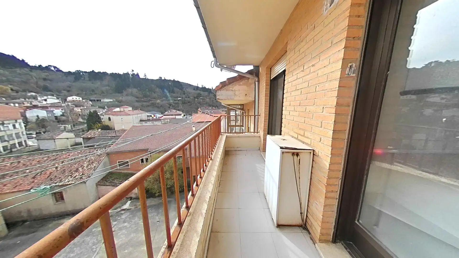 Terraza de Piso en venta en Pradoluengo con Parquet, Trastero y Balcón