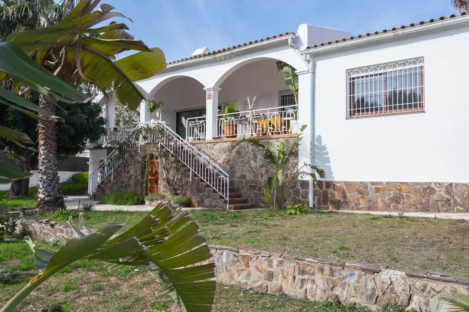 Vista exterior de Casa o xalet en venda en Cunit amb Aire condicionat, Calefacció i Jardí privat