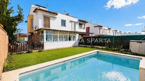 Foto 2 de Casa adosada en venta en Calle Lealtad, Umbrete, Sevilla