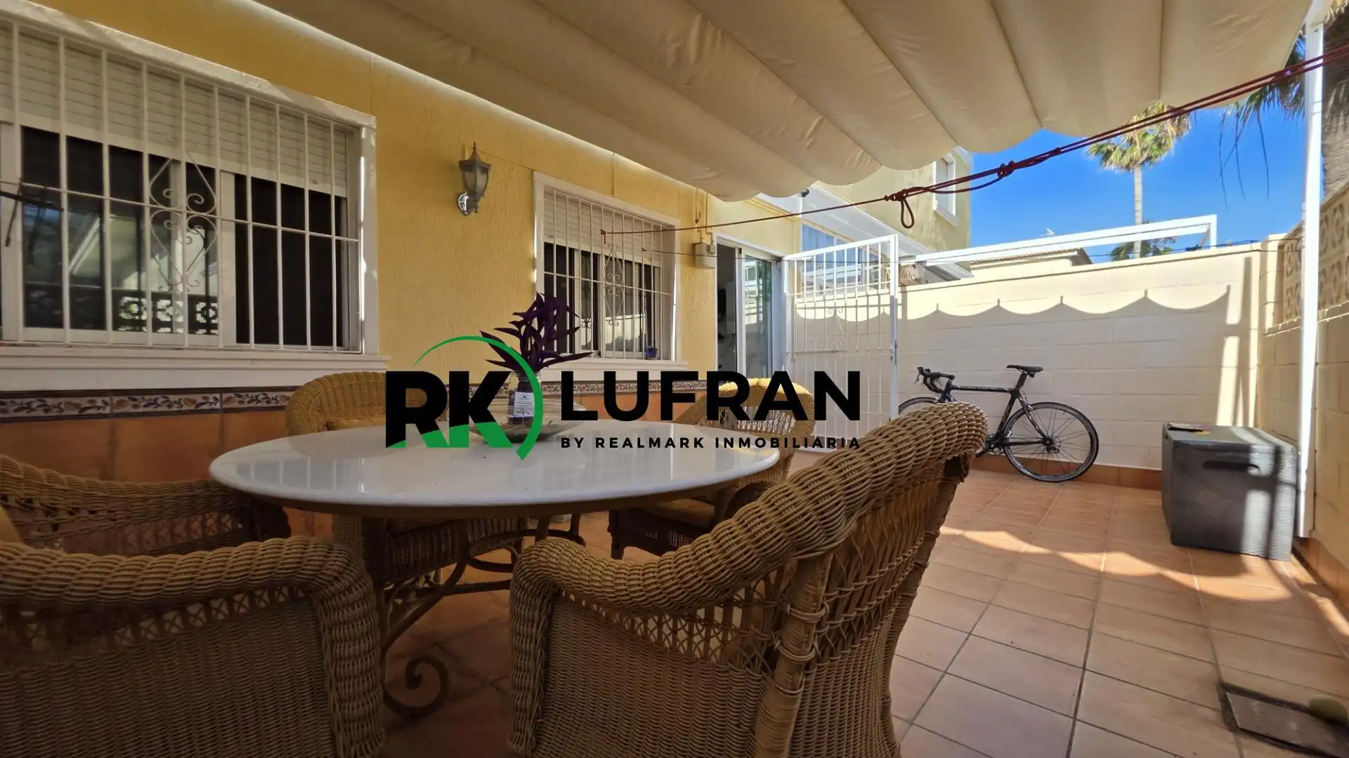 Terrasse von Wohnung zum Verkauf in El Campello mit Klimaanlage, Privatgarten und Terrasse