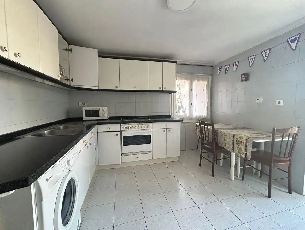 Küche von Wohnung zum Verkauf in Tudela mit Klimaanlage, Heizung und Terrasse