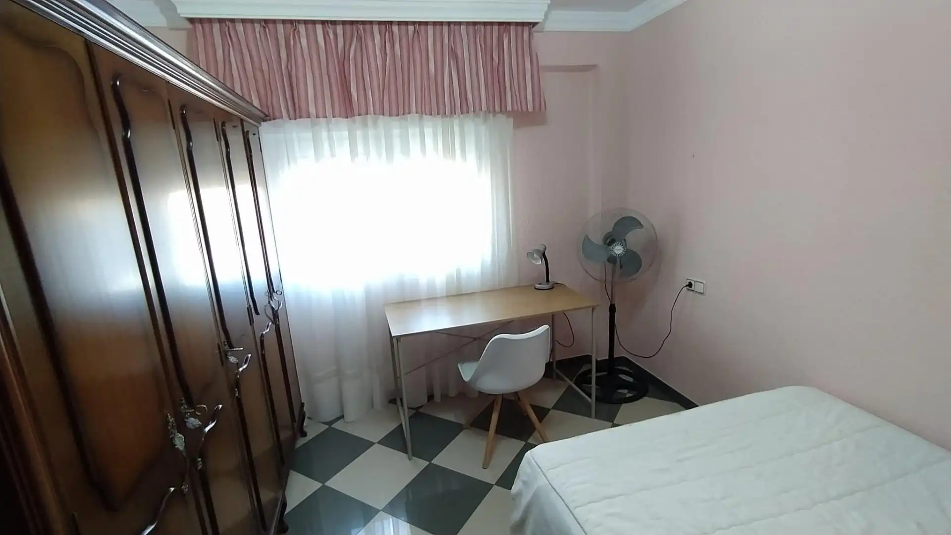 Habitación de Piso de alquiler en Málaga con Aire acondicionado y Amueblado