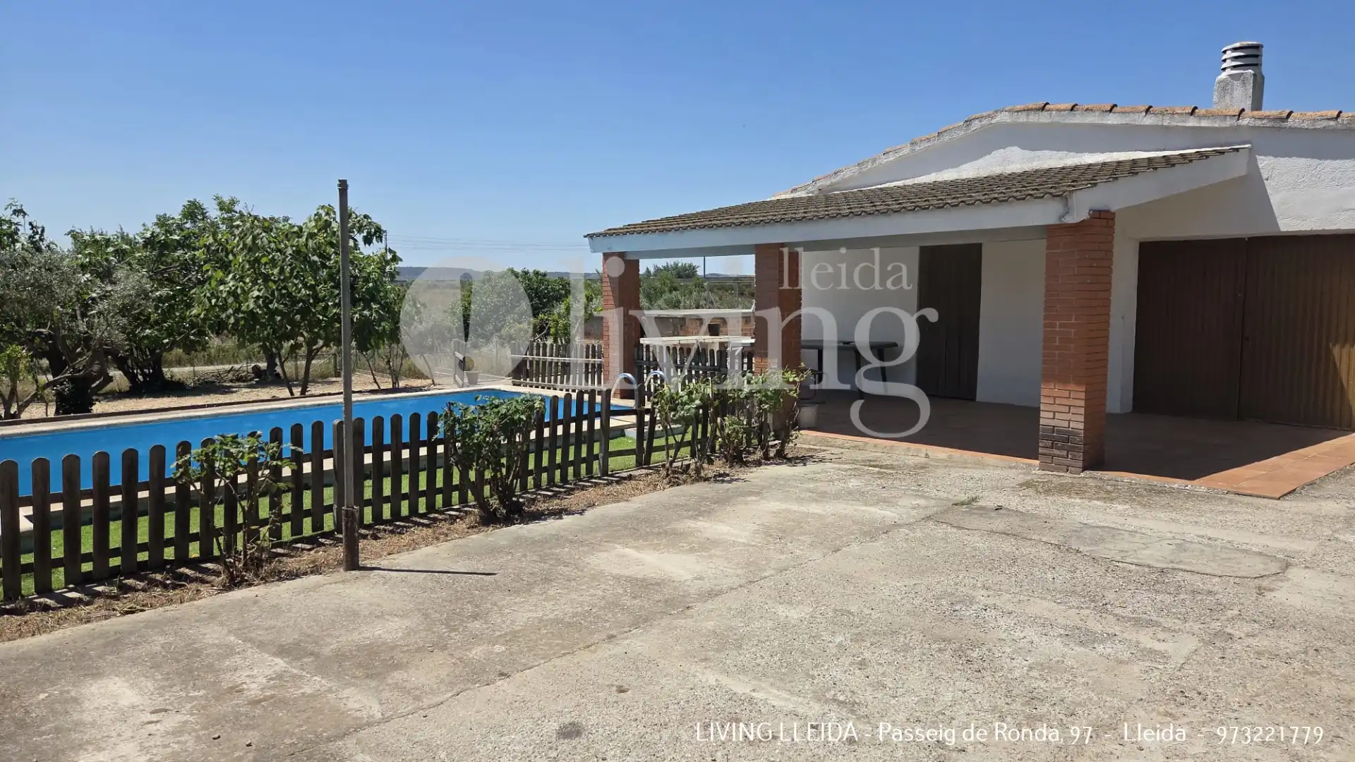 Außenansicht von Haus oder Chalet zum Verkauf in Puigverd de Lleida mit Privatgarten, Terrasse und Schwimmbad