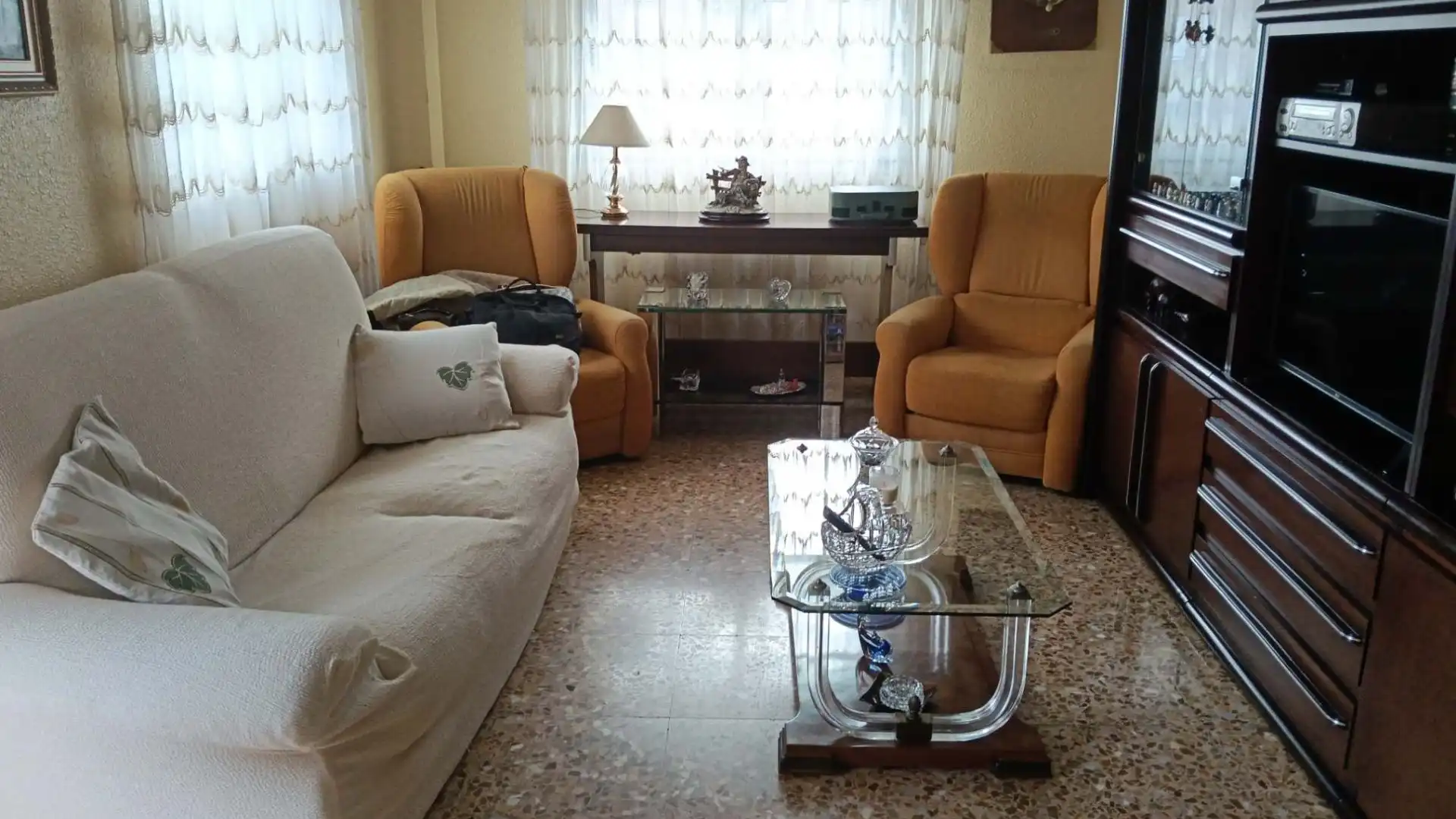 Living room of Flat for sale in  Zaragoza Capital  with Heating, Terrace and Furnished