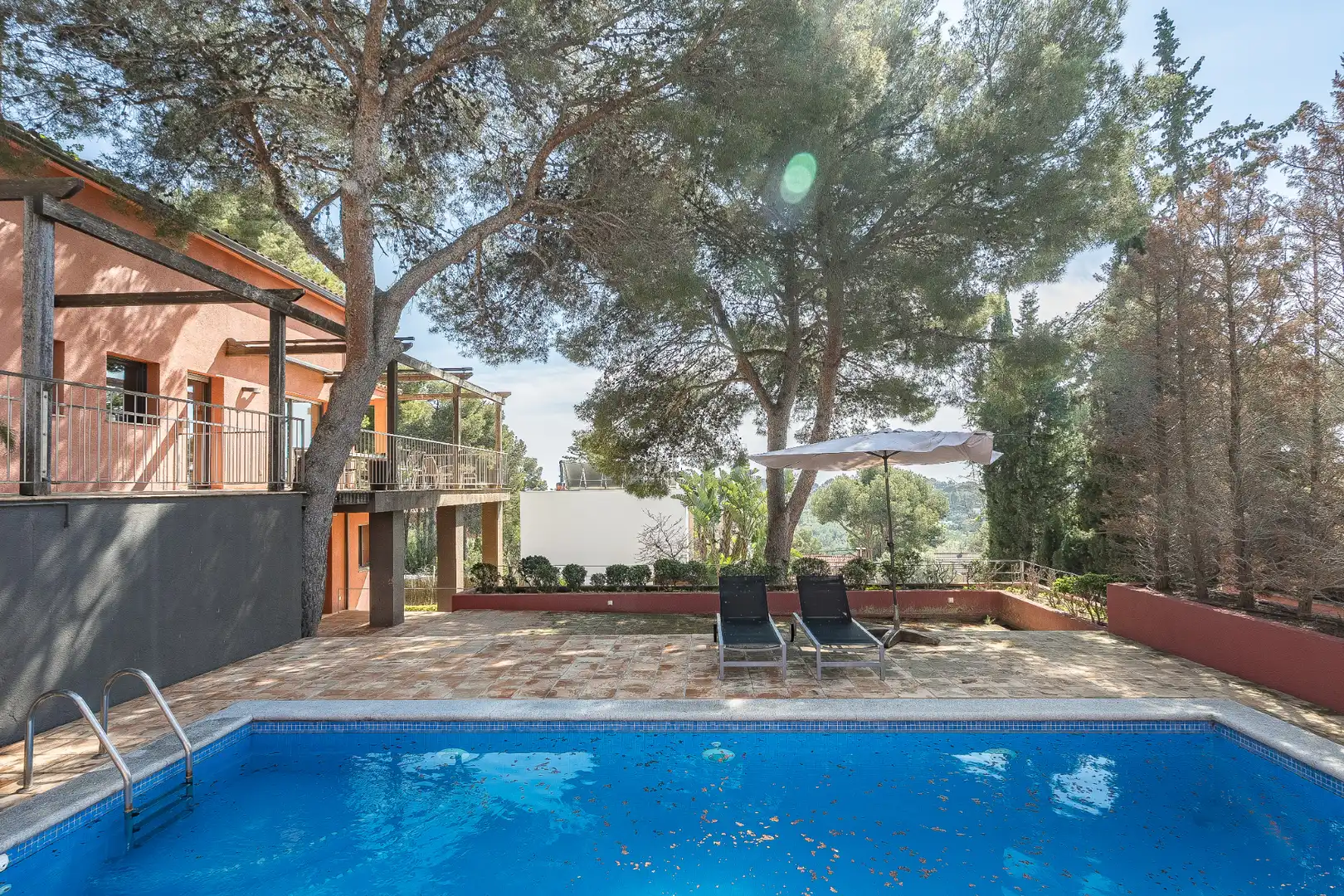 Piscina de Casa o xalet en venda en Castelldefels amb Aire condicionat, Calefacció i Jardí privat