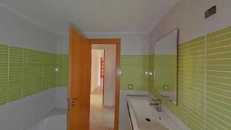 Badezimmer von Wohnung zum Verkauf in Tarragona mit Balkon