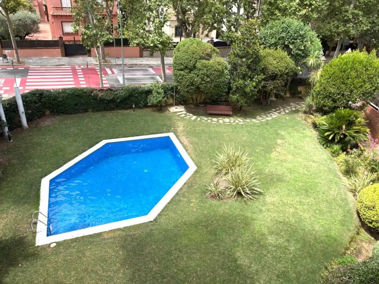 Schwimmbecken von Maisonette zum Verkauf in Sant Cugat del Vallès mit Klimaanlage, Heizung und Parkett