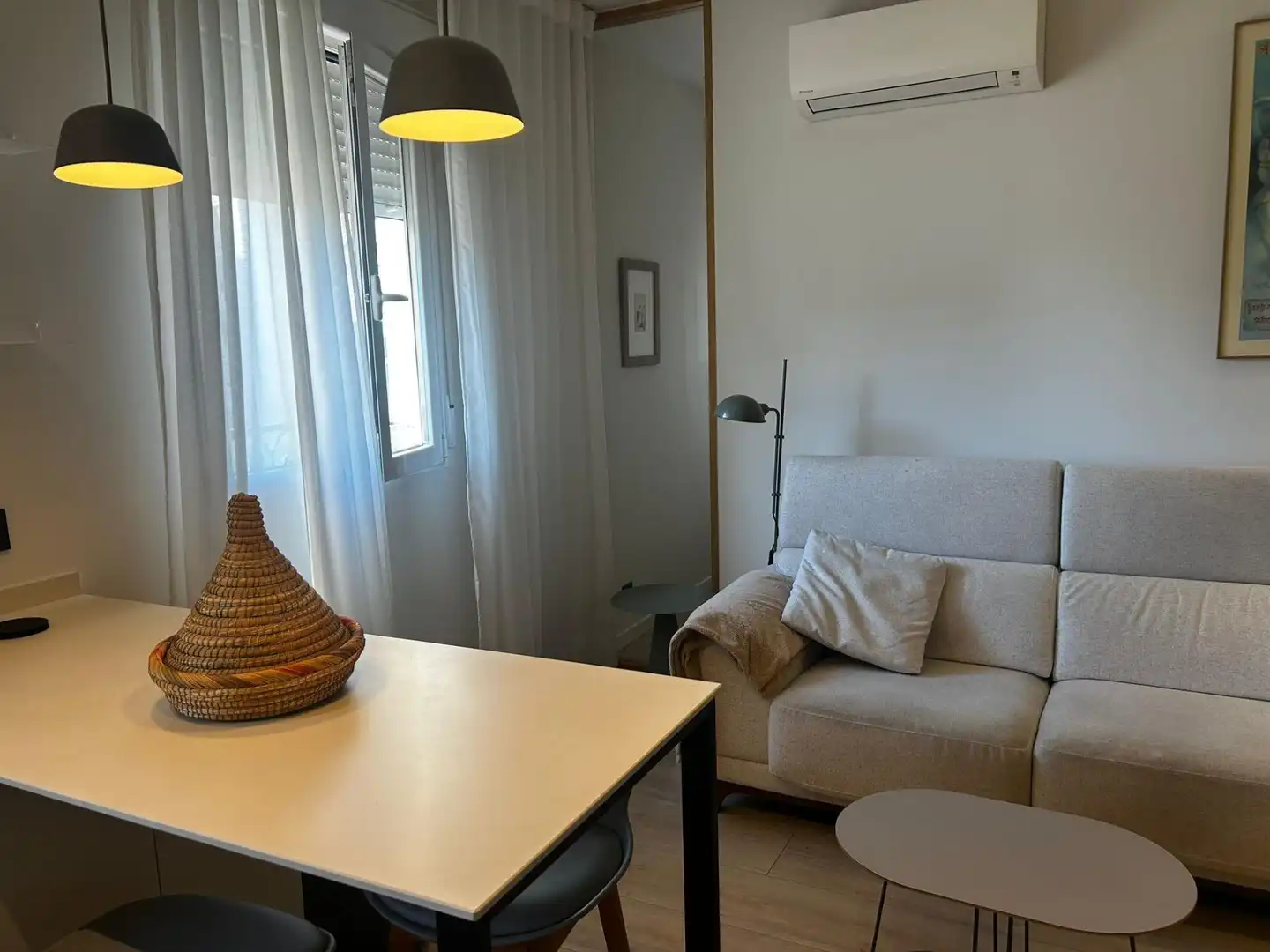 Sala d'estar de Apartament de lloguer en Madrid amb Aire condicionat, Calefacció i Moblat