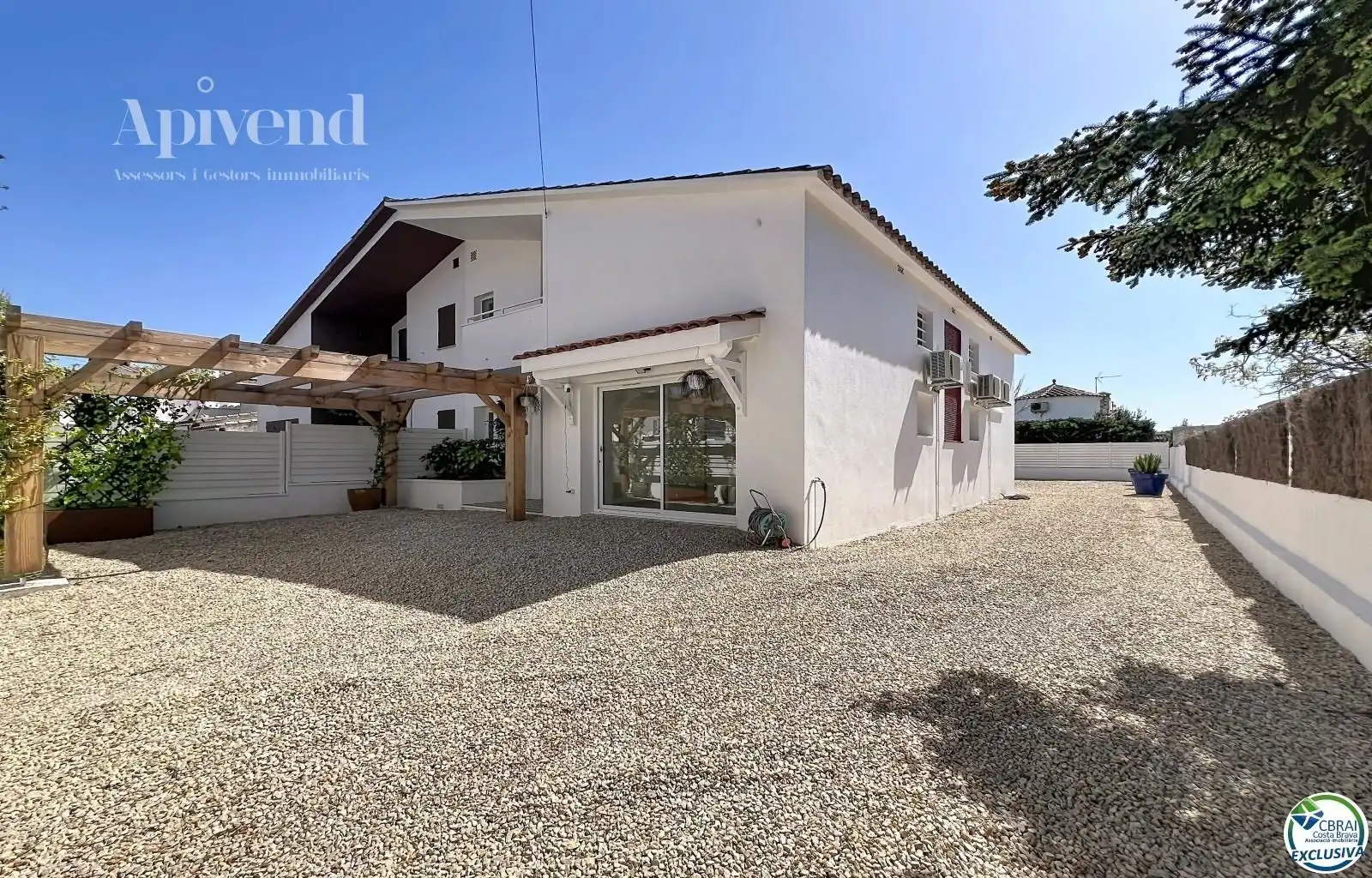 Detached house for sale in peni