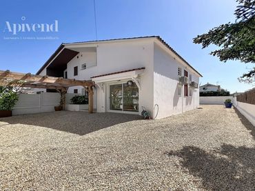 Villa in vendita a peni