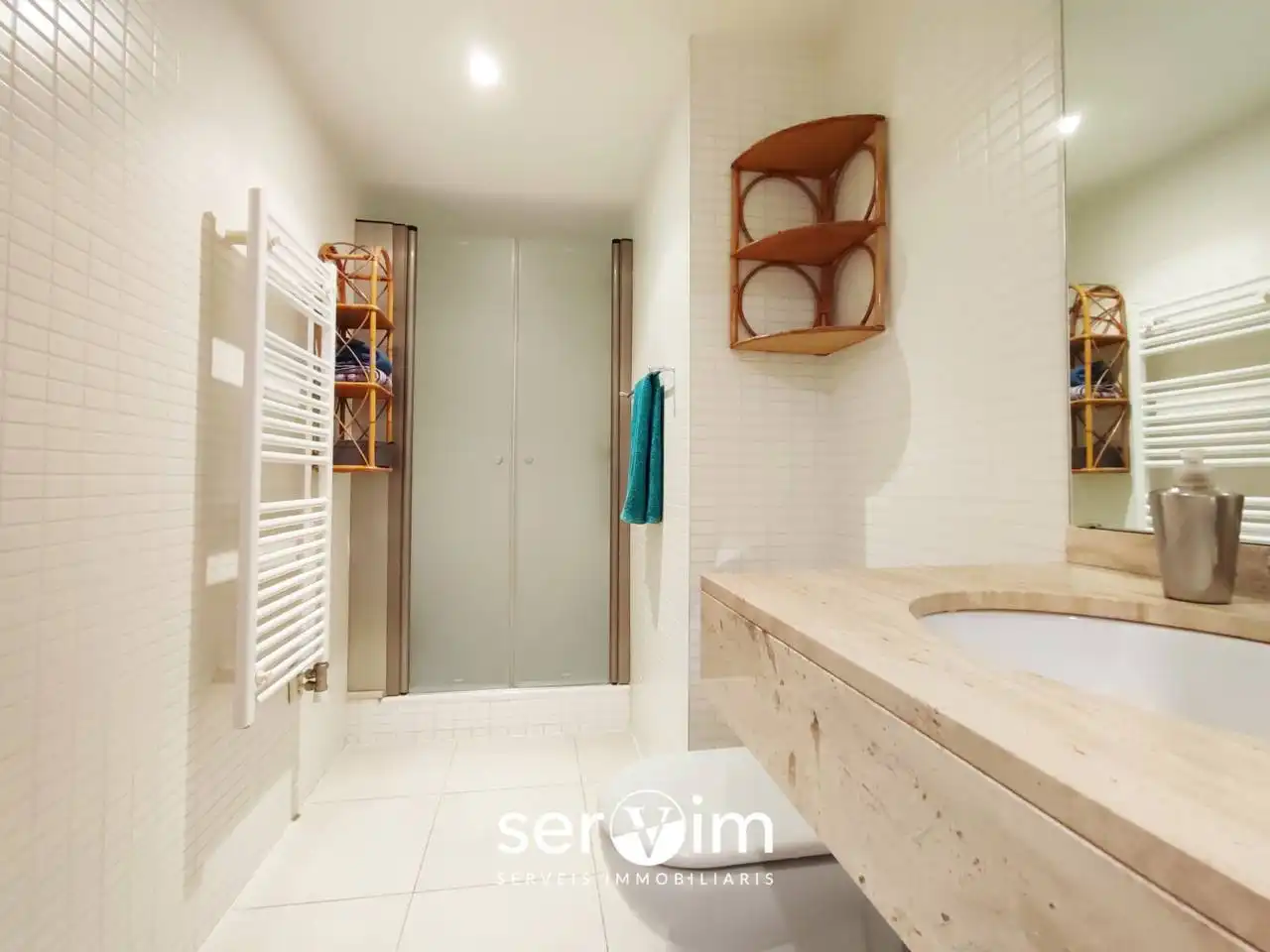 Baño de Piso en venta en Girona con Calefacción y Terraza