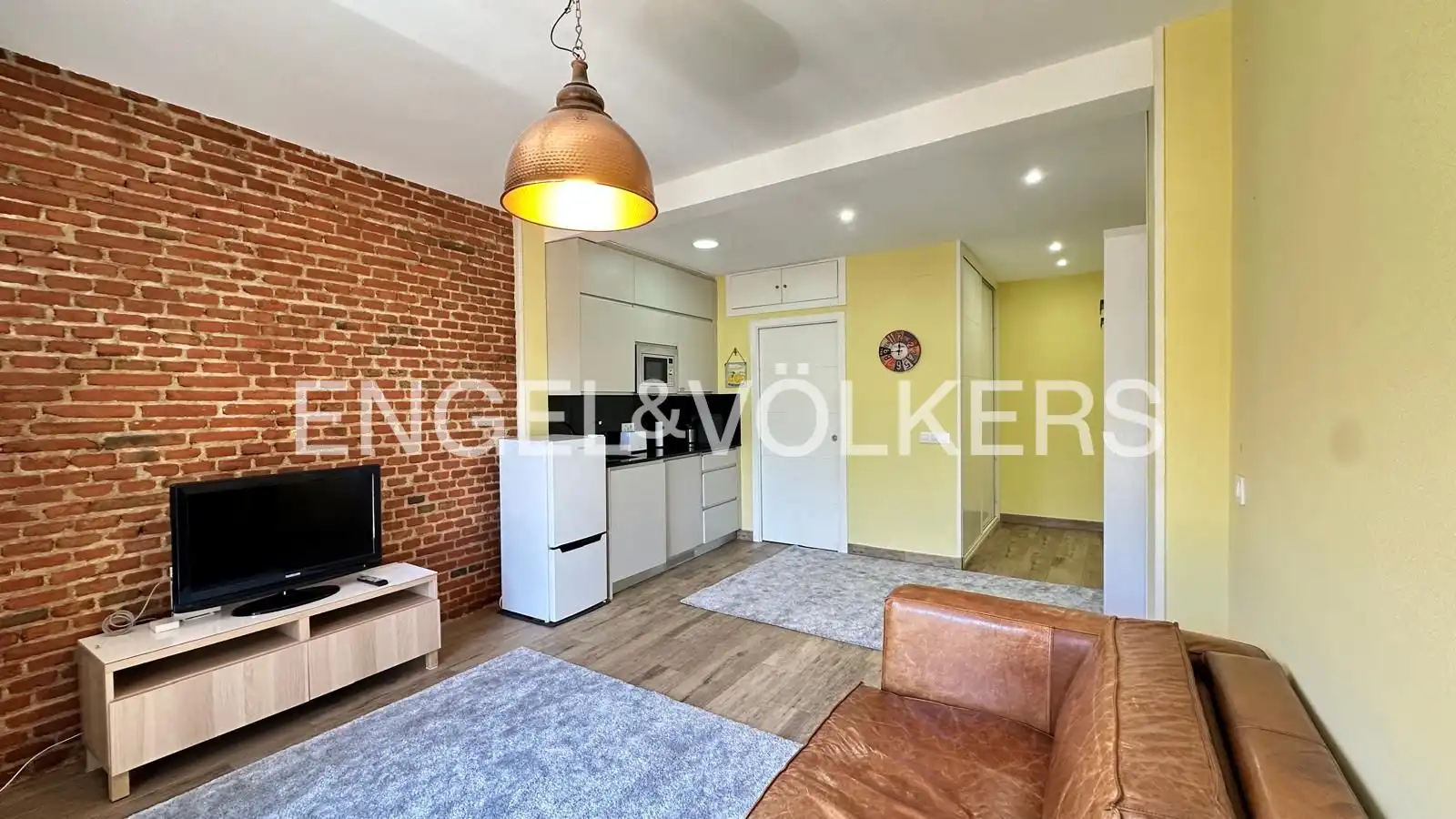 Living room of Flat for rent in Madrid  with Air Conditioner, Heating and Furnished