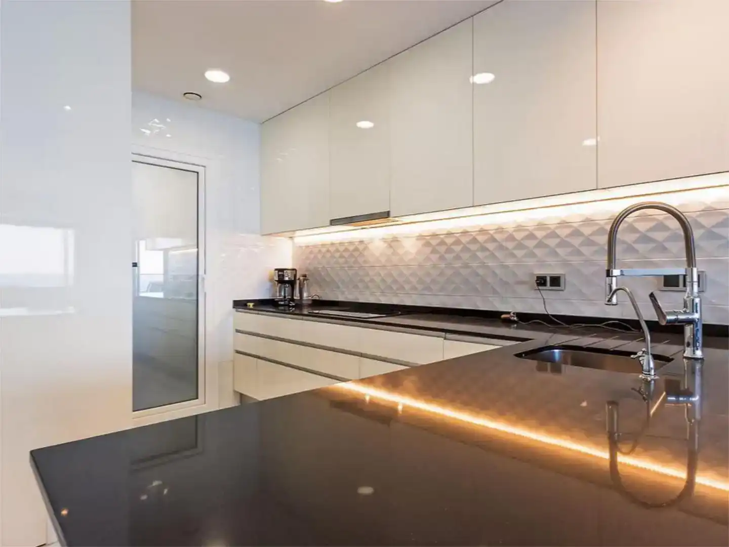 Cocina de Apartamento de alquiler en Polop con Aire acondicionado, Parquet y Piscina