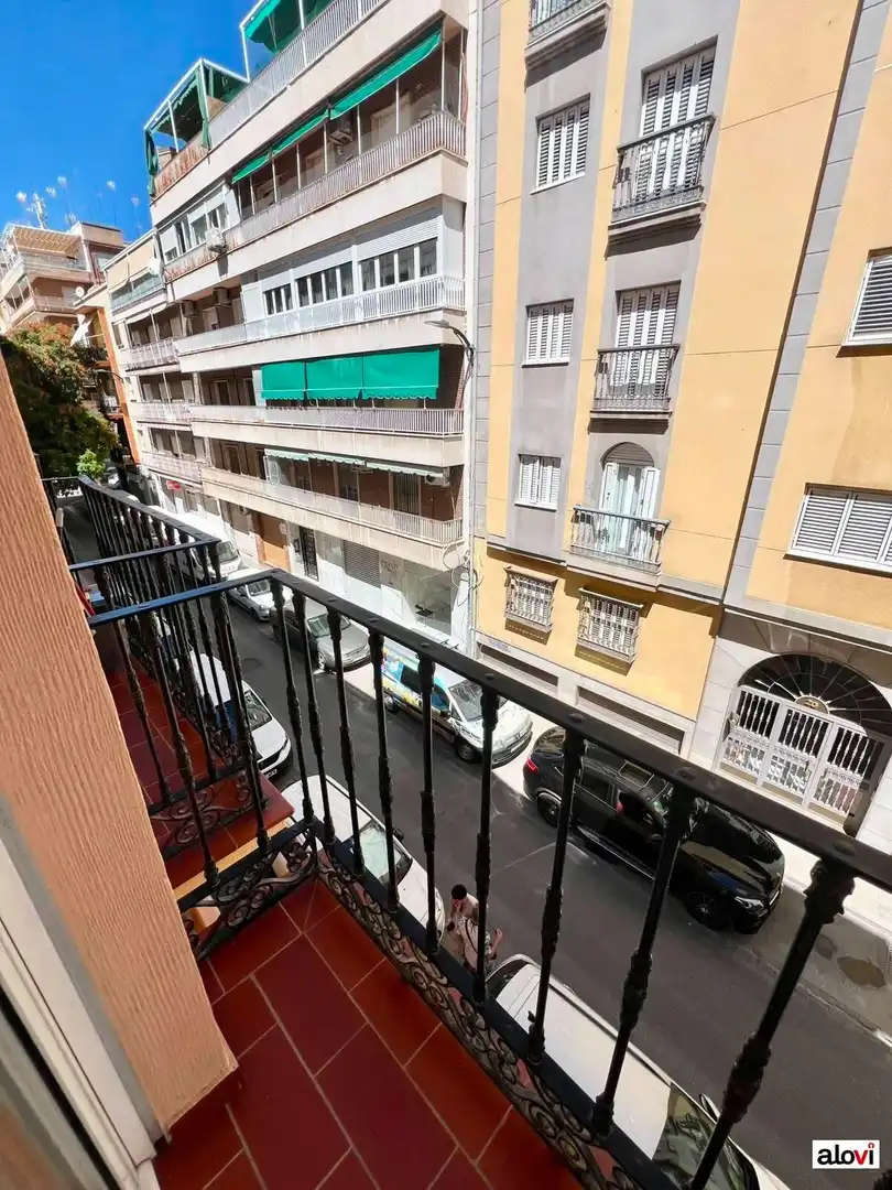 Vista exterior de Pis de lloguer en Granada amb Moblat