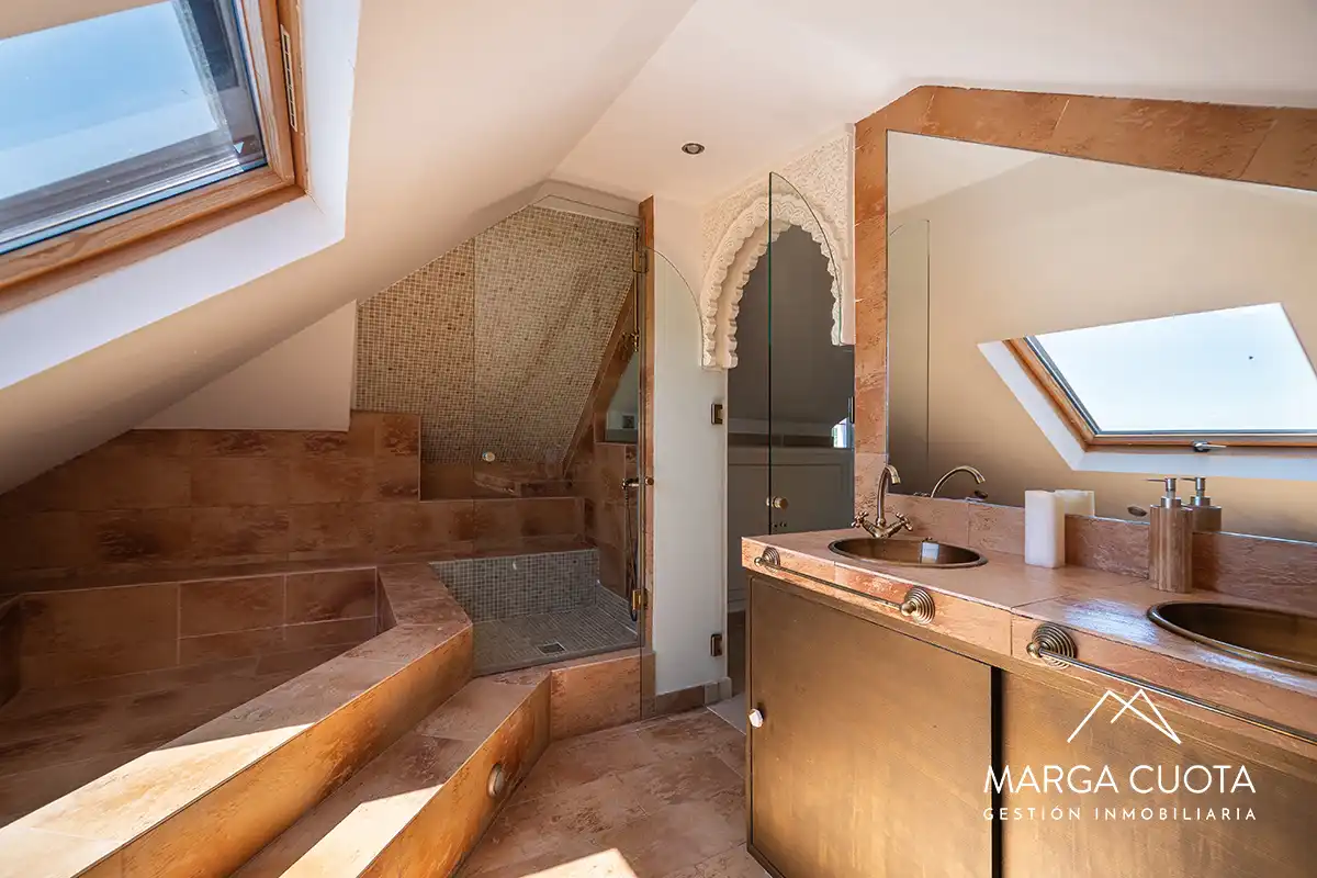 Bathroom of Houses for sale in Valdemorillo  with Heating, Private garden and Parquet flooring