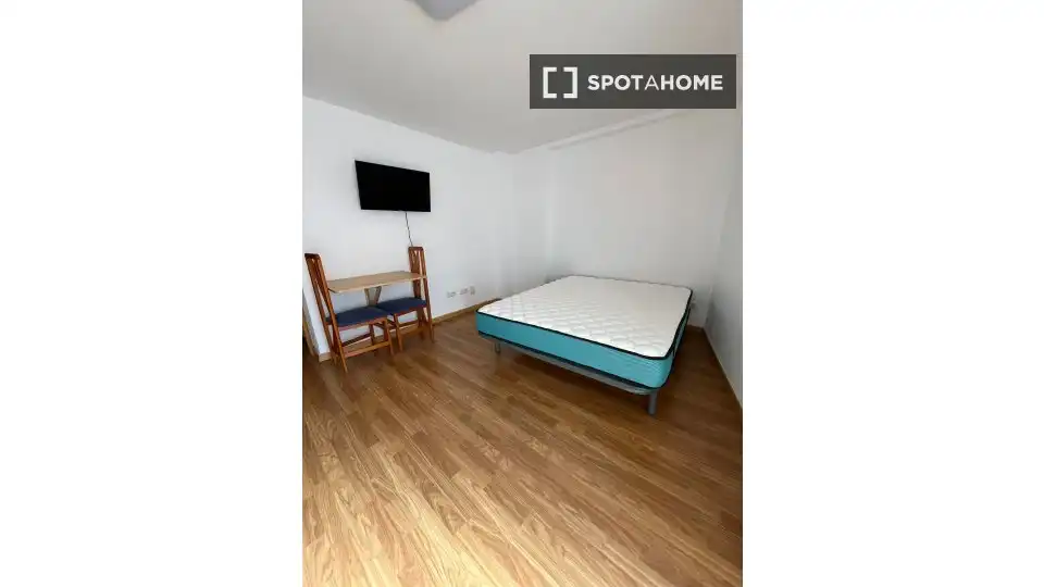 Room in Zaragoza, Zaragoza