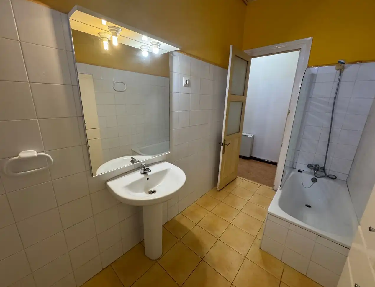 Baño de Piso en venta en Gijón  con Calefacción y Parquet