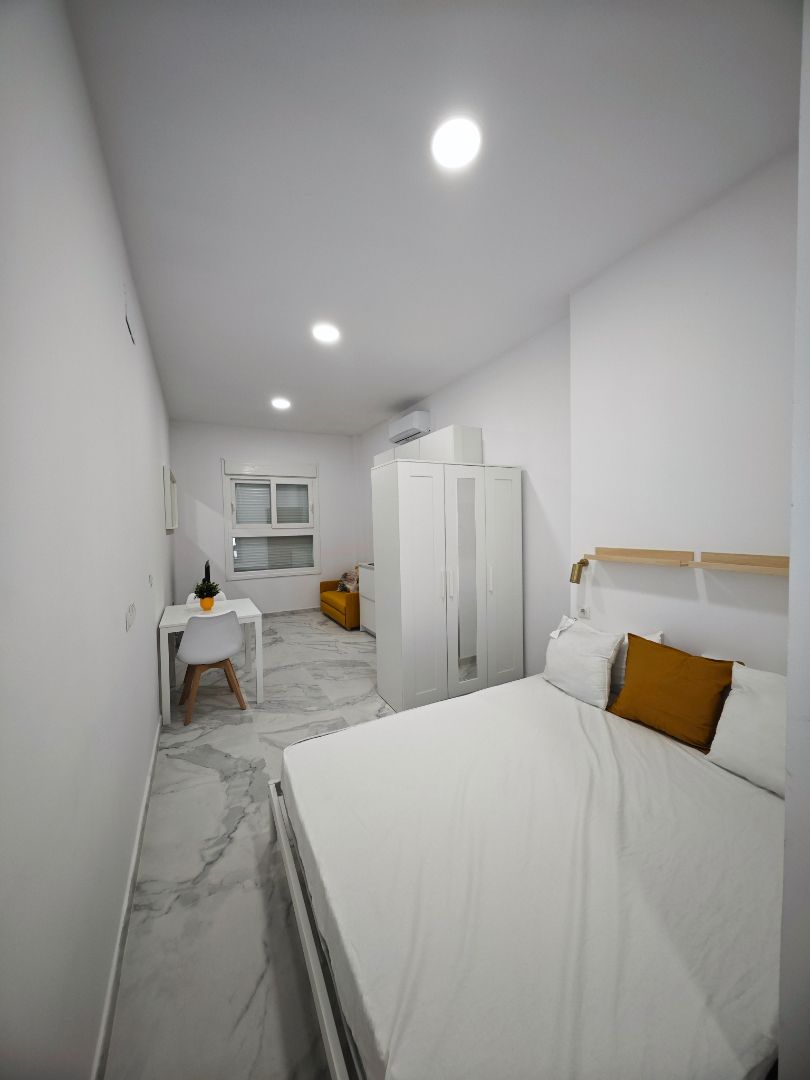 Habitación de Estudio de alquiler en Málaga Capital con Aire acondicionado, Amueblado y Lavadora