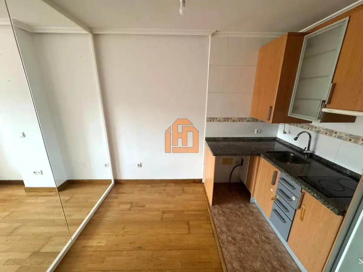 Cocina de Apartamento en venta en León Capital  con Calefacción y Trastero