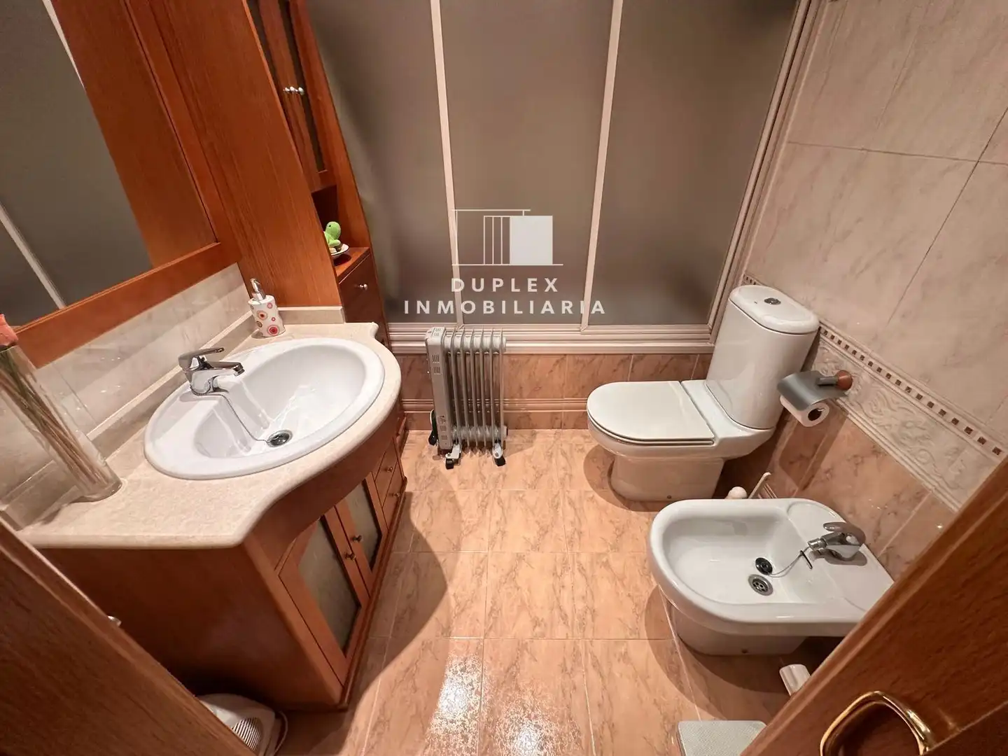 Baño de Casa adosada en venta en Cuenca con Calefacción, Terraza y Amueblado