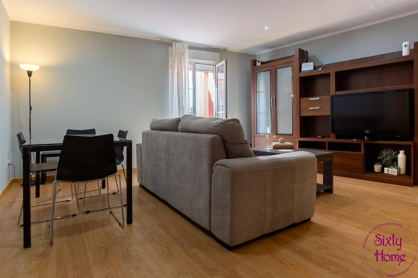 Living room of Flat for sale in Zaragoza  with Heating, Parquet flooring and Furnished