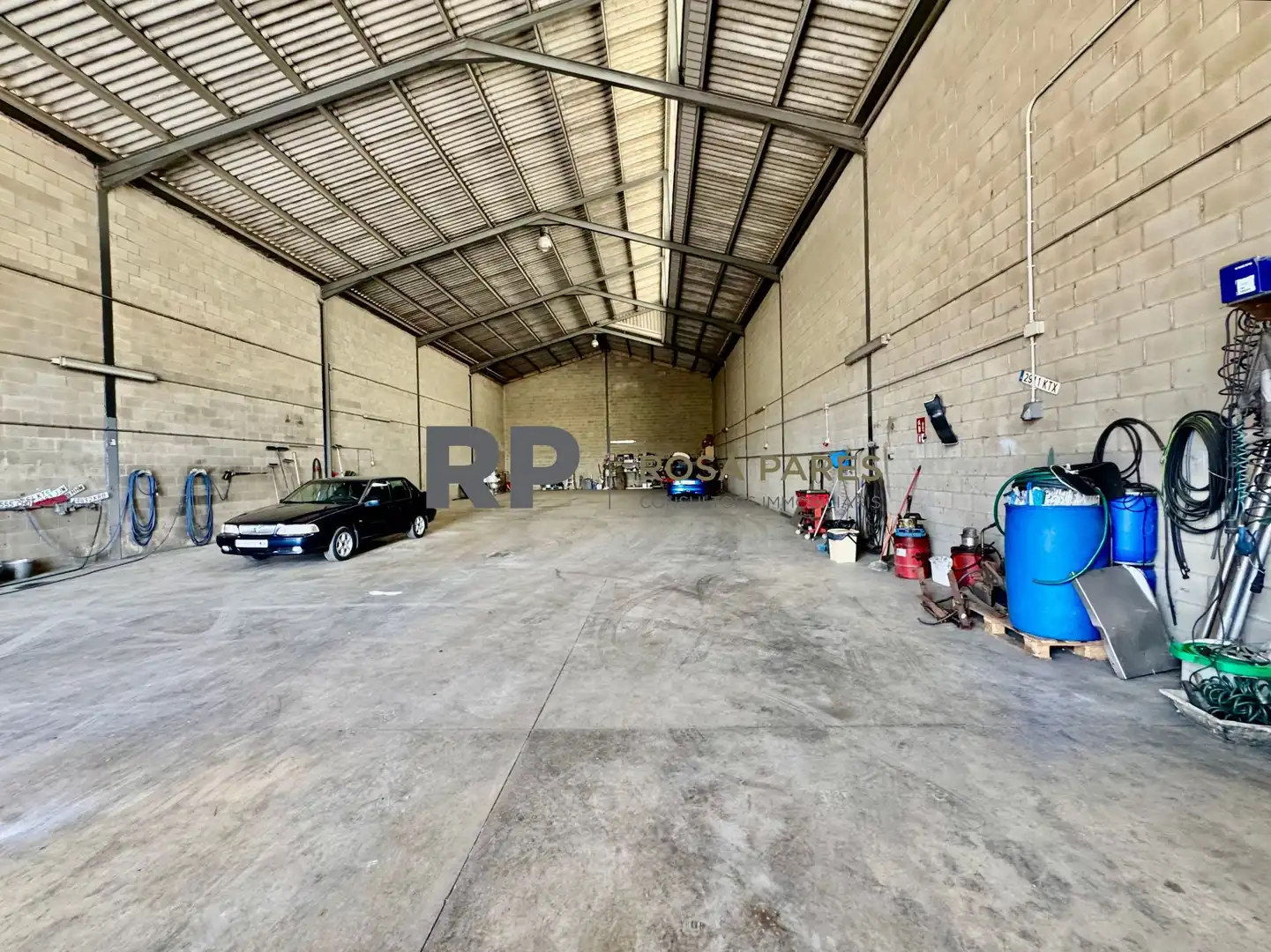 Vista exterior de Nave industrial en venta en Tona