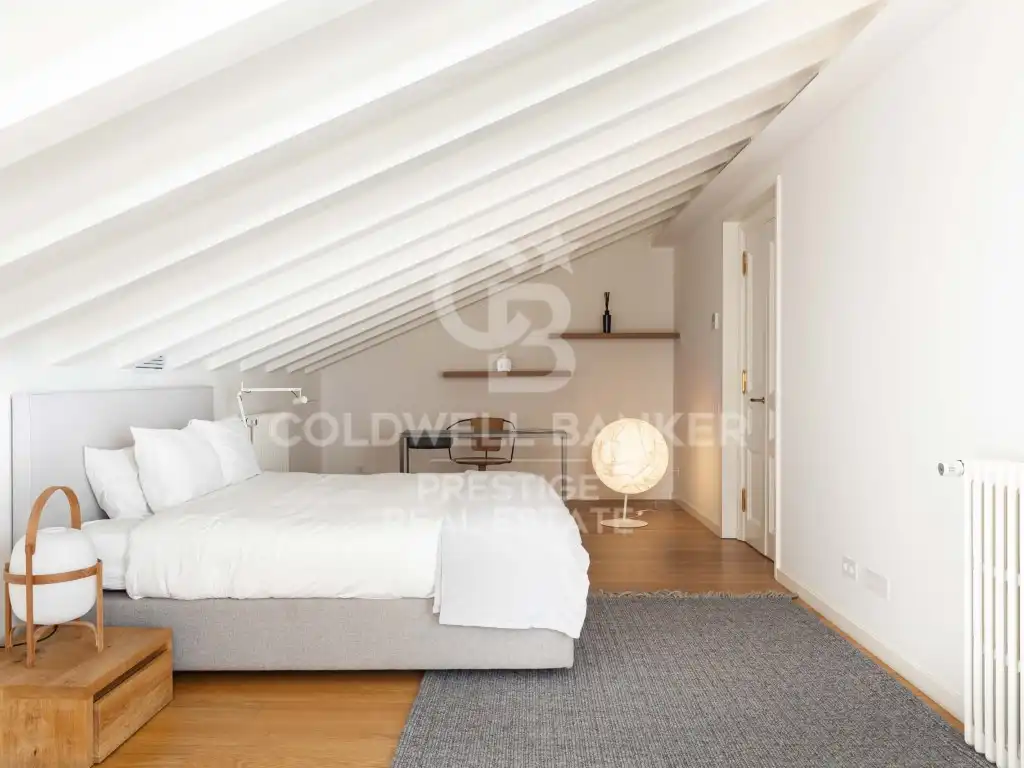 Bedroom of Attic for sale in Barcelona  with Terrace, Swimming Pool and Balcony
