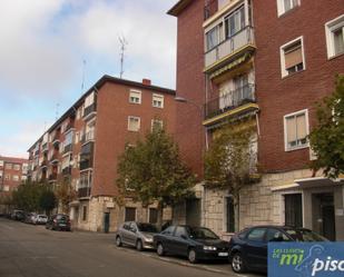 Exterior view of Flat for sale in Valladolid Capital  with Terrace and Balcony