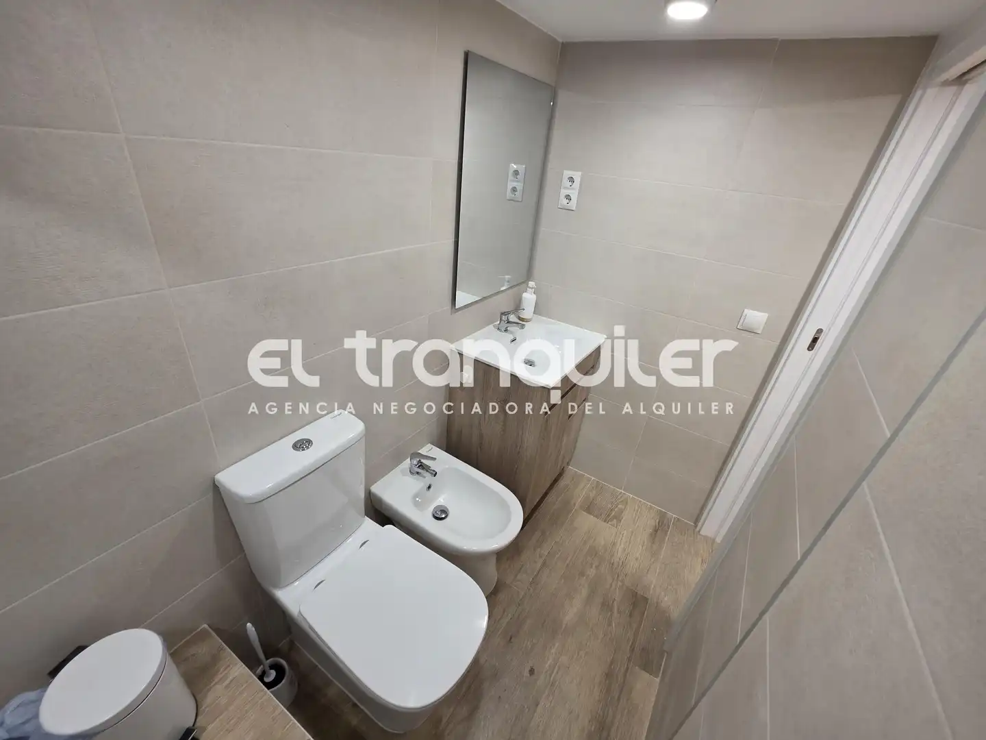 Bathroom of Duplexes for rent in Madrid  with Furnished and Washing machine