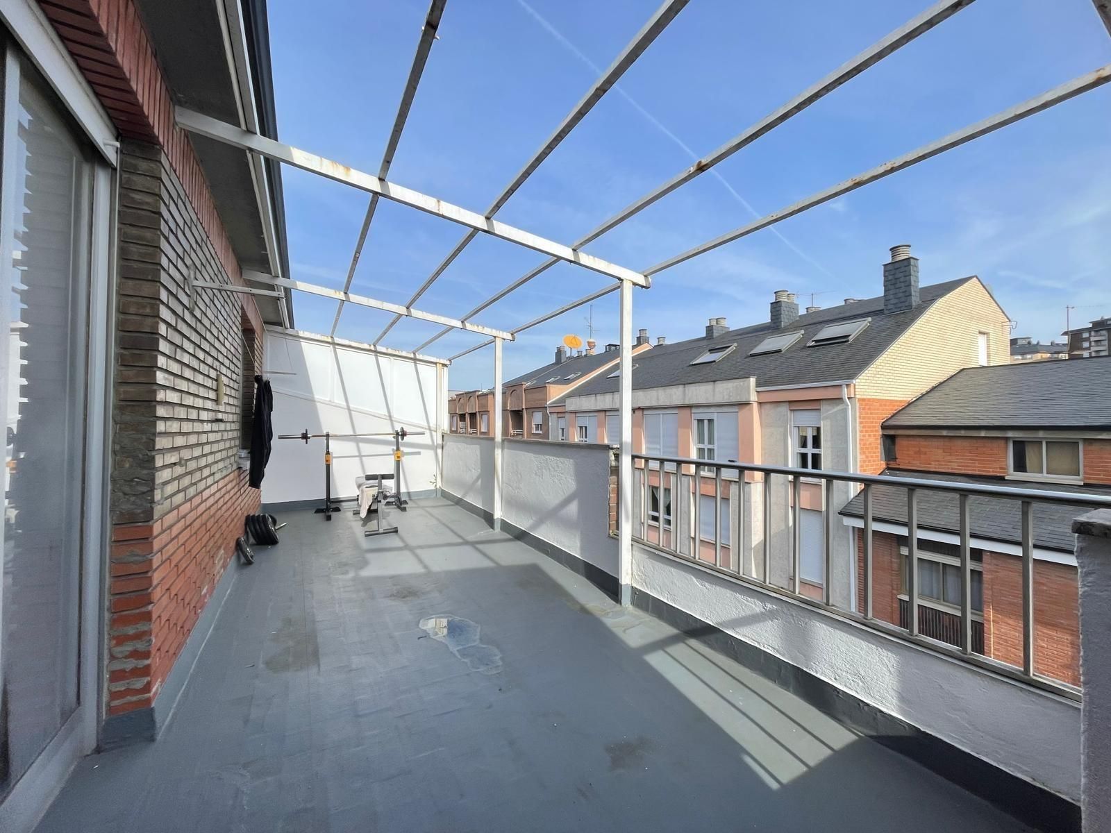 Terrasse von Dachboden zum Verkauf in Ponferrada mit Heizung, Terrasse und Abstellraum