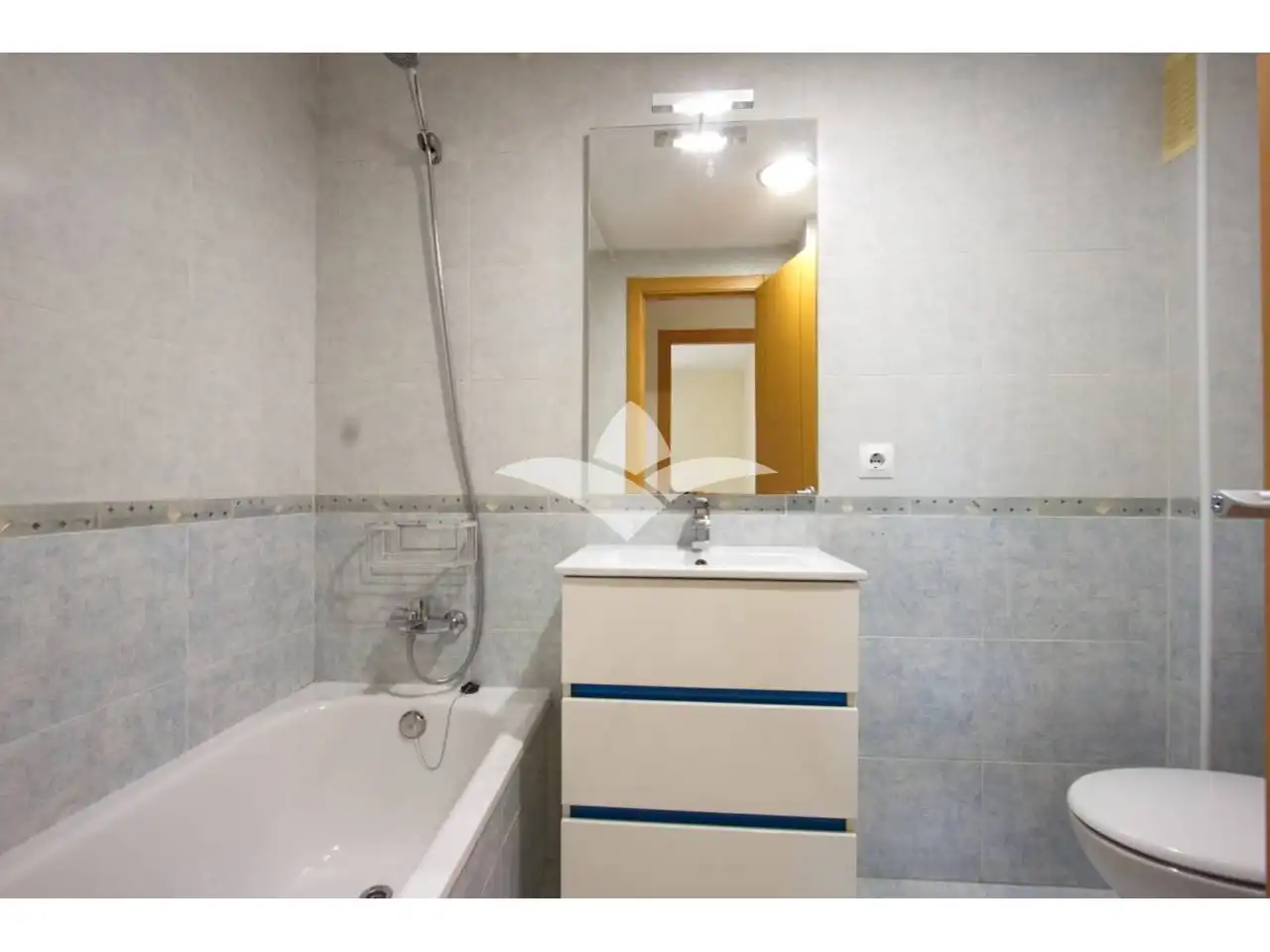 Baño de Piso en venta en Paterna con Aire acondicionado, Terraza y Trastero