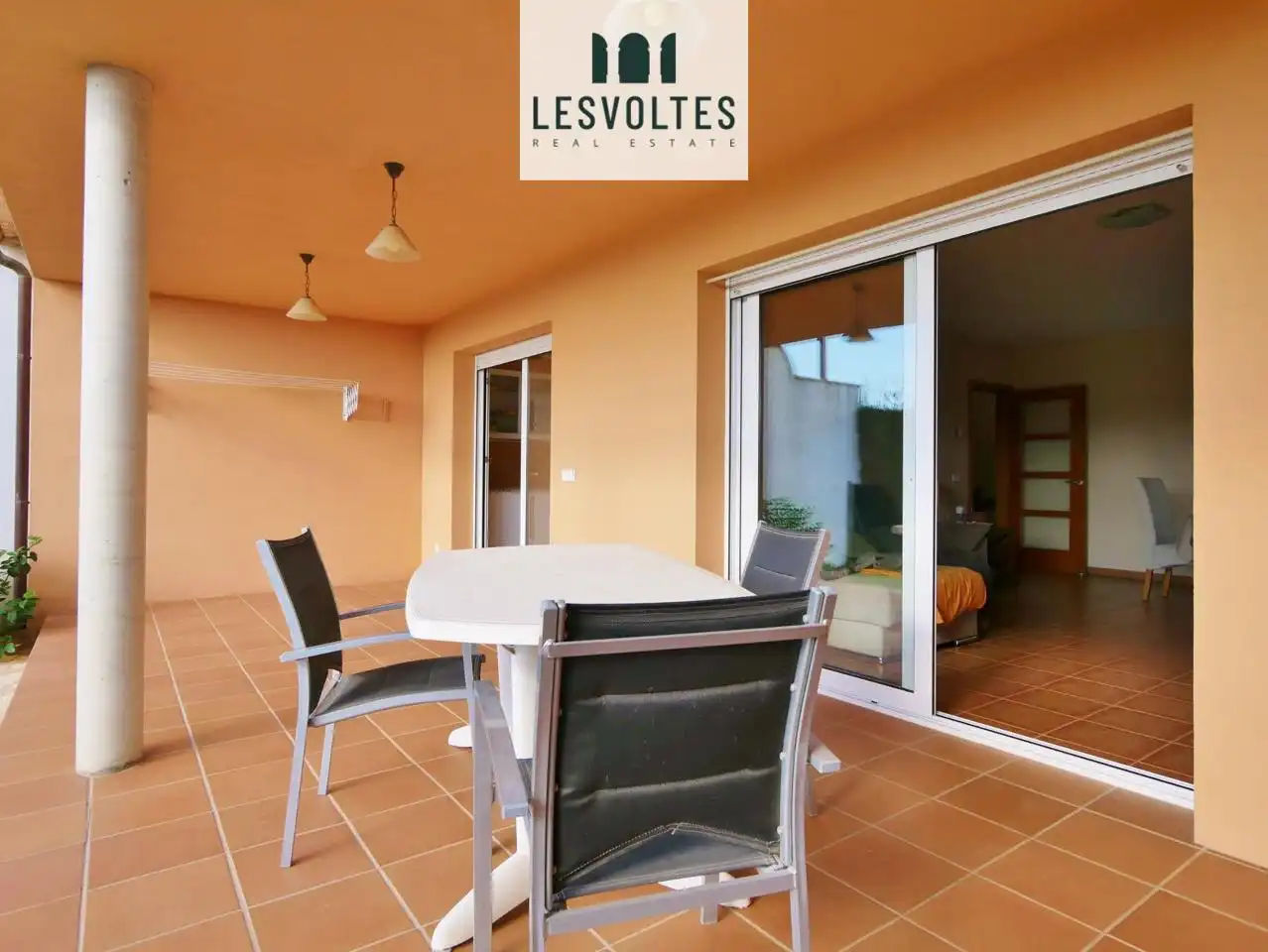 Terrasse von Einfamilien-Reihenhaus zum Verkauf in Palafrugell mit Heizung, Privatgarten und Terrasse