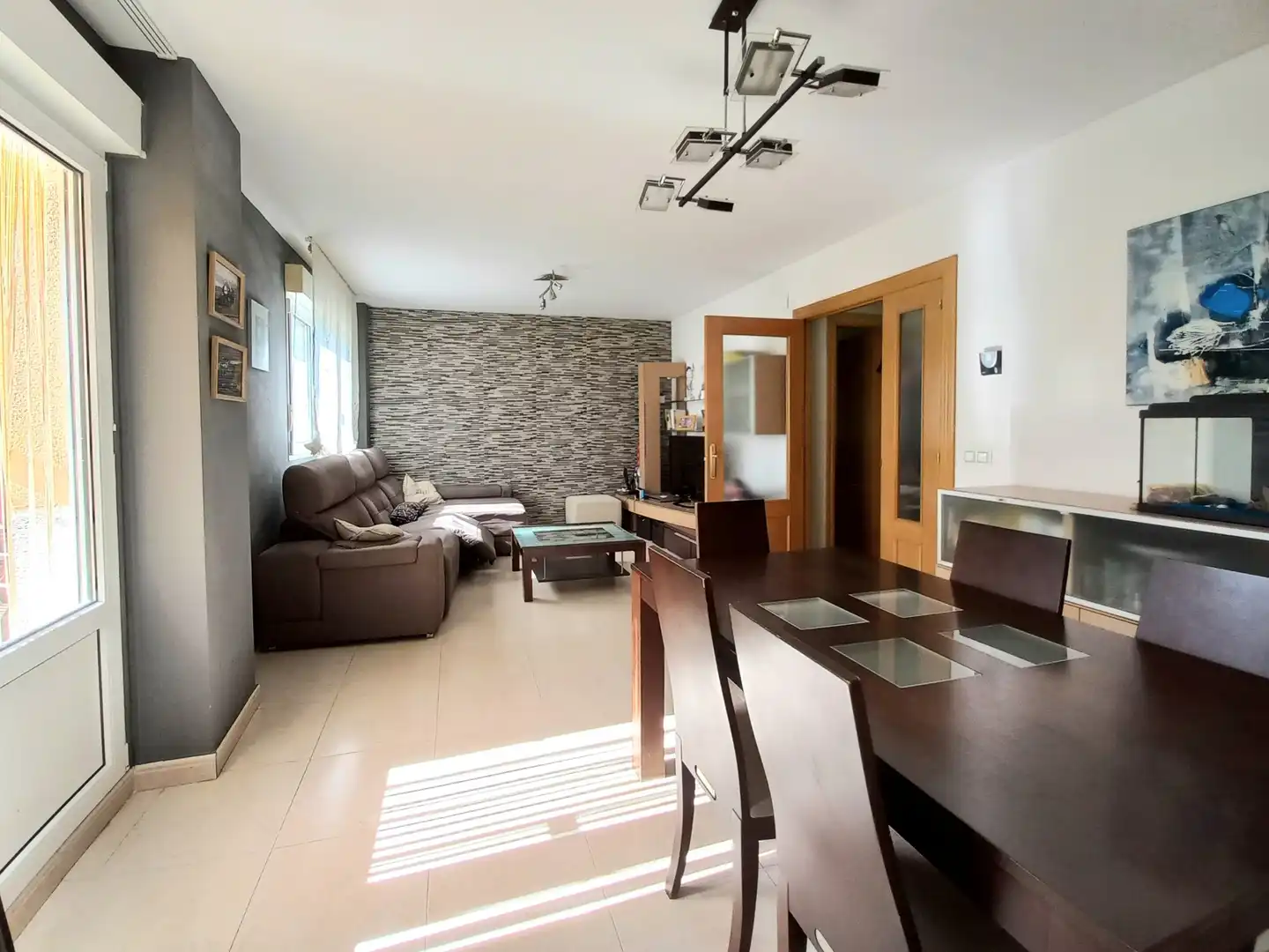 Sala de estar de Casa adosada en venta en Cayuela con Calefacción, Jardín privado y Terraza