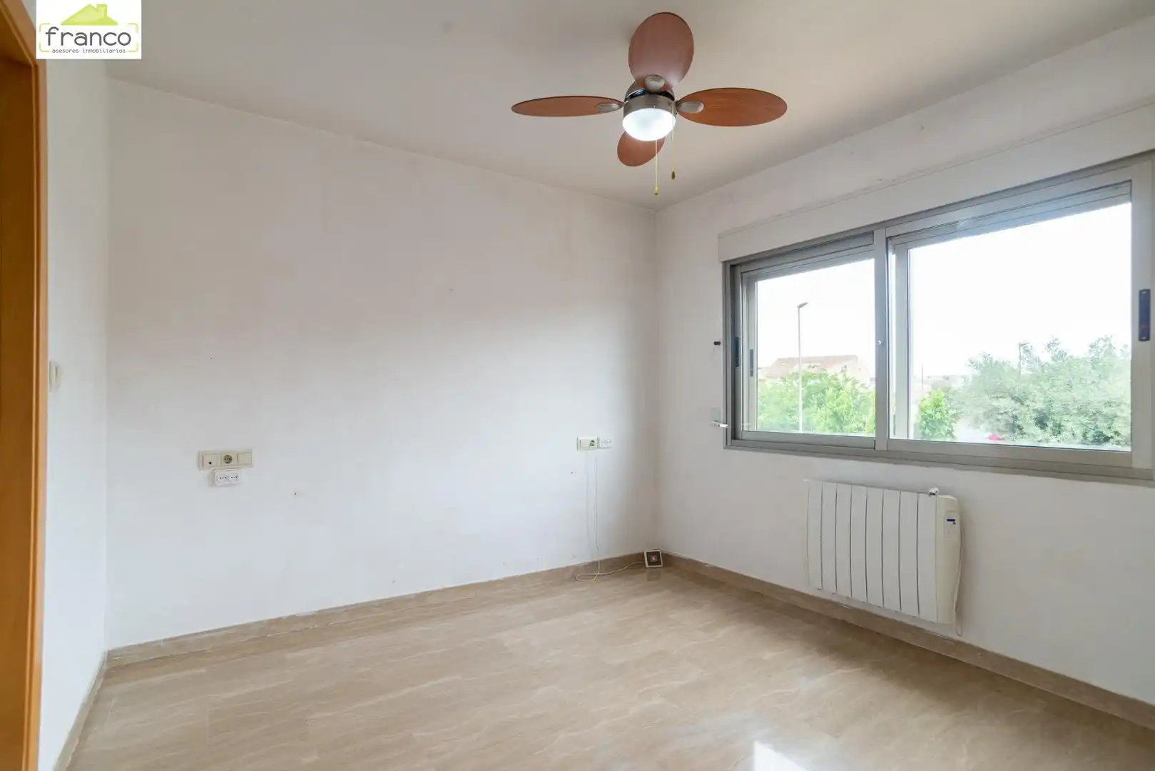 Habitación de Casa adosada en venta en Murcia con Aire acondicionado, Calefacción y Jardín privado