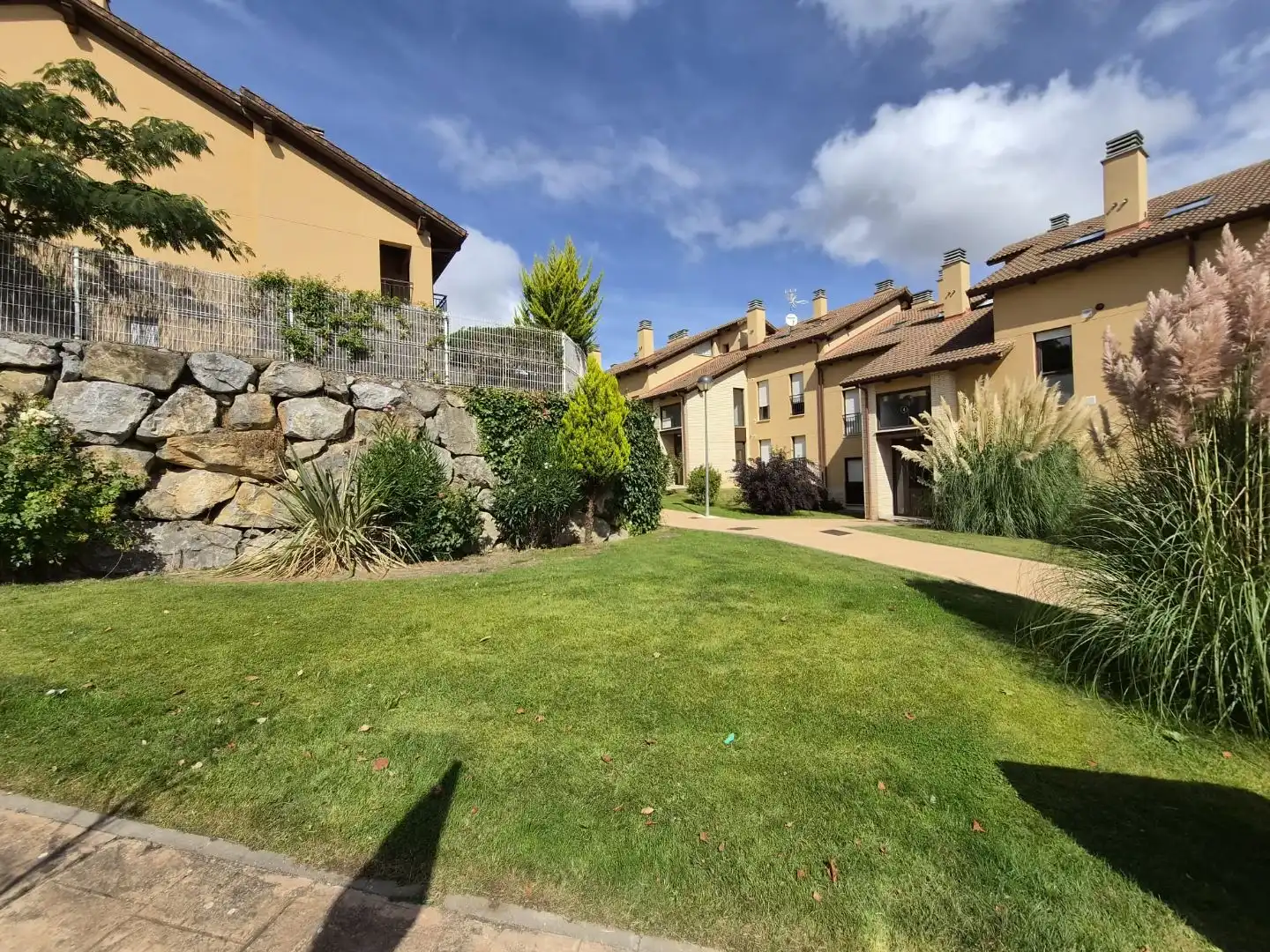 Außenansicht von Maisonette zum Verkauf in Sojuela mit Terrasse und Balkon