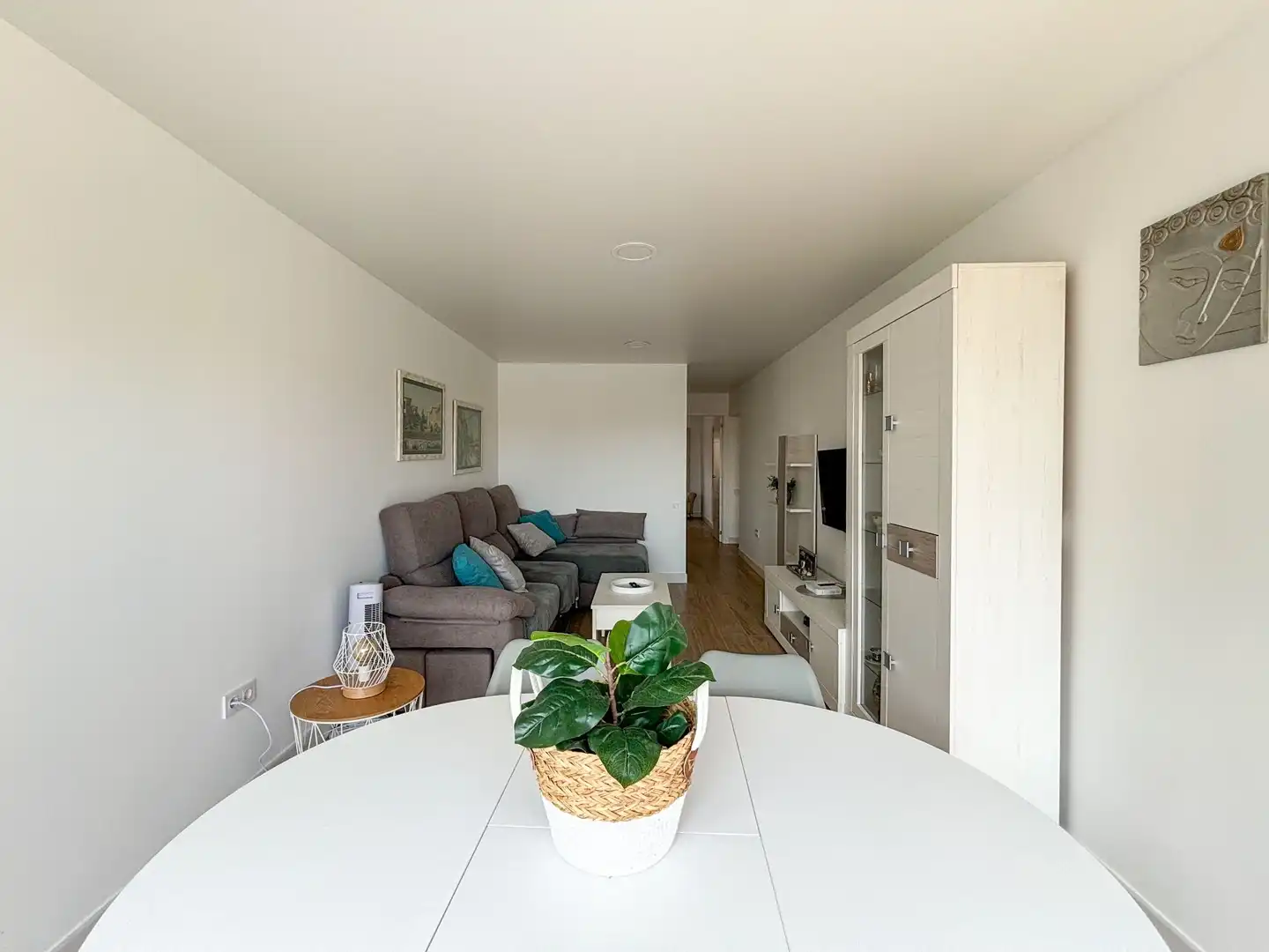 Sala d'estar de Apartament de lloguer en Torrevieja amb Piscina i Piscina comunitària