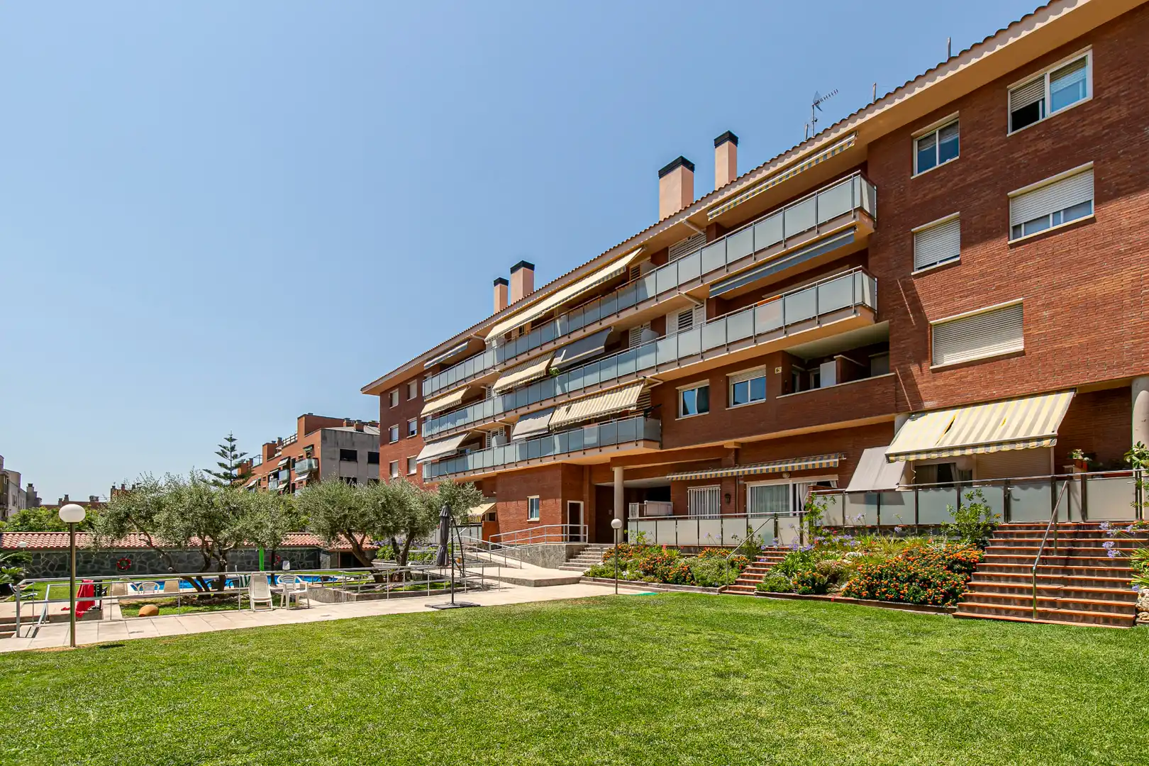 Vista exterior de Dúplex en venta en Sant Feliu de Llobregat con Aire acondicionado, Terraza y Piscina comunitaria