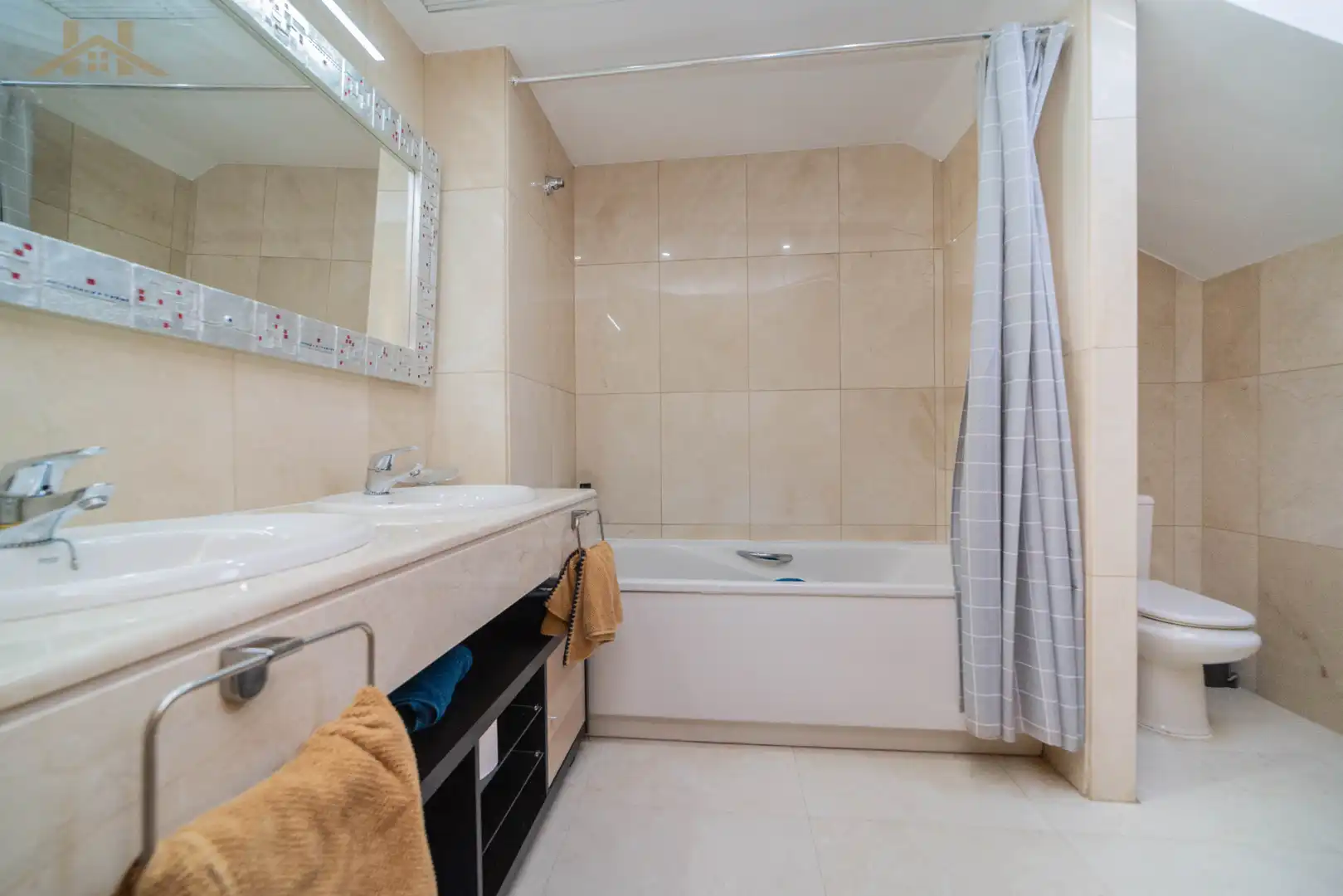 Baño de Casa adosada en venta en Leganés con Aire acondicionado, Calefacción y Jardín privado