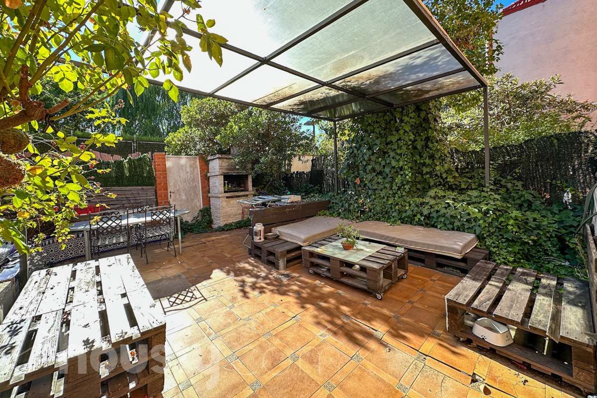 Single-family semi-detached for sale in Calle del Grabado, Sector 3