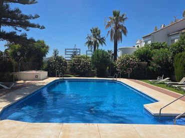 Adossat amb piscina en venda a Valle Verde