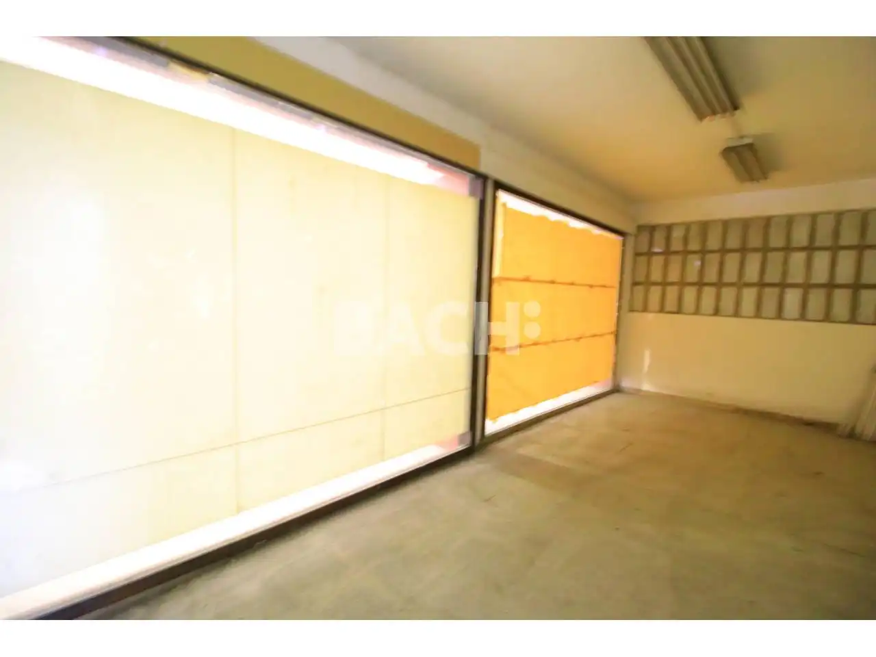 Commercial properties for rent in Calle manlleu, 50, Nord